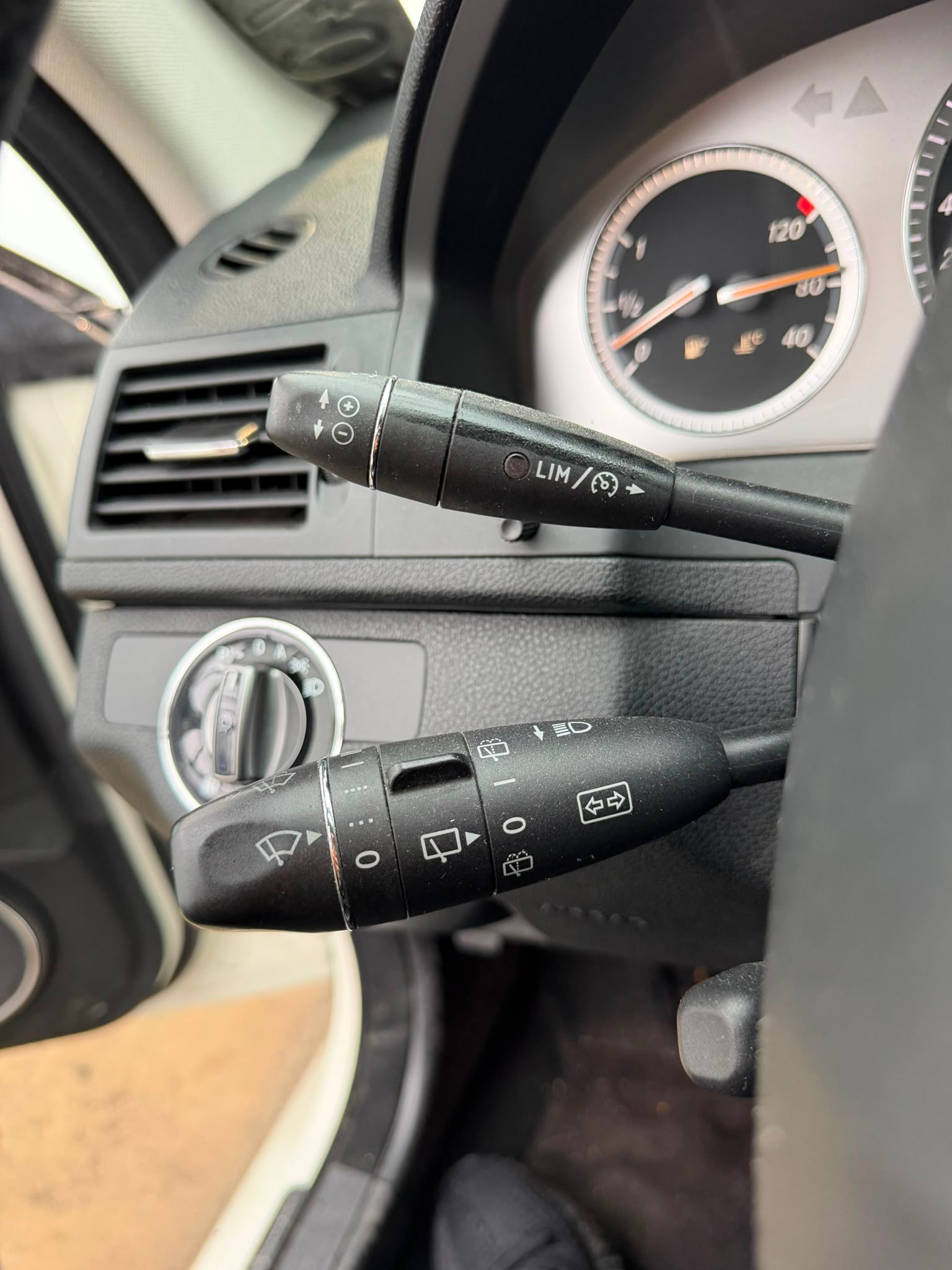 MERCEDES-BENZ C 350 CDI (320 CDI) Avantgarde 4Matic 7G-Tronic-image-15