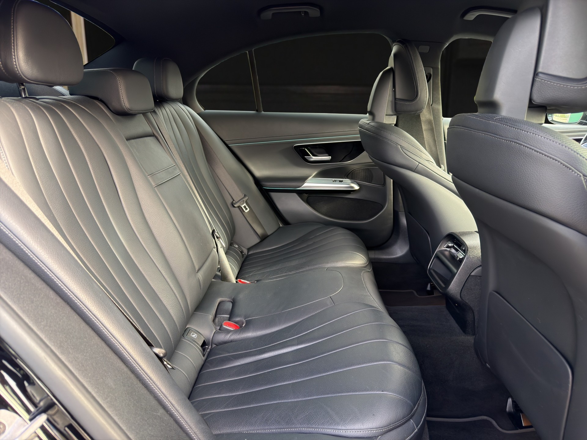 MERCEDES-BENZ E 220 d Avantgarde 4matic-image-12