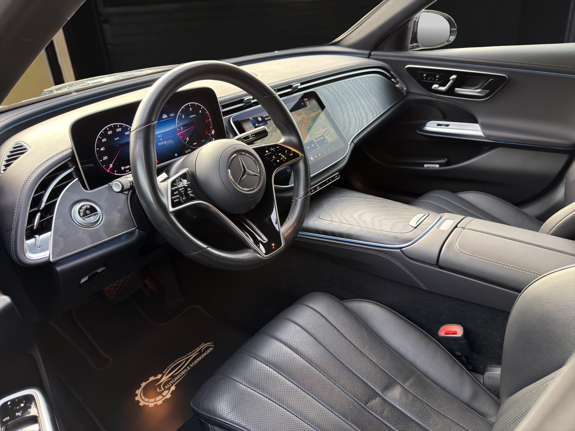 MERCEDES-BENZ E 220 d Avantgarde 4matic-image-8