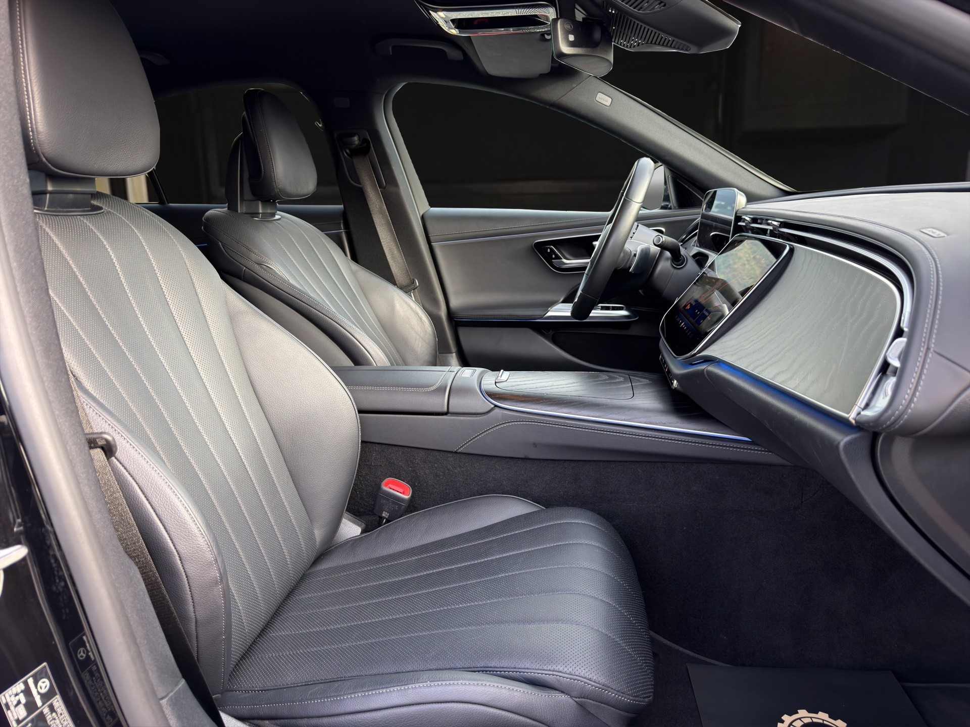 MERCEDES-BENZ E 220 d Avantgarde 4matic-image-9