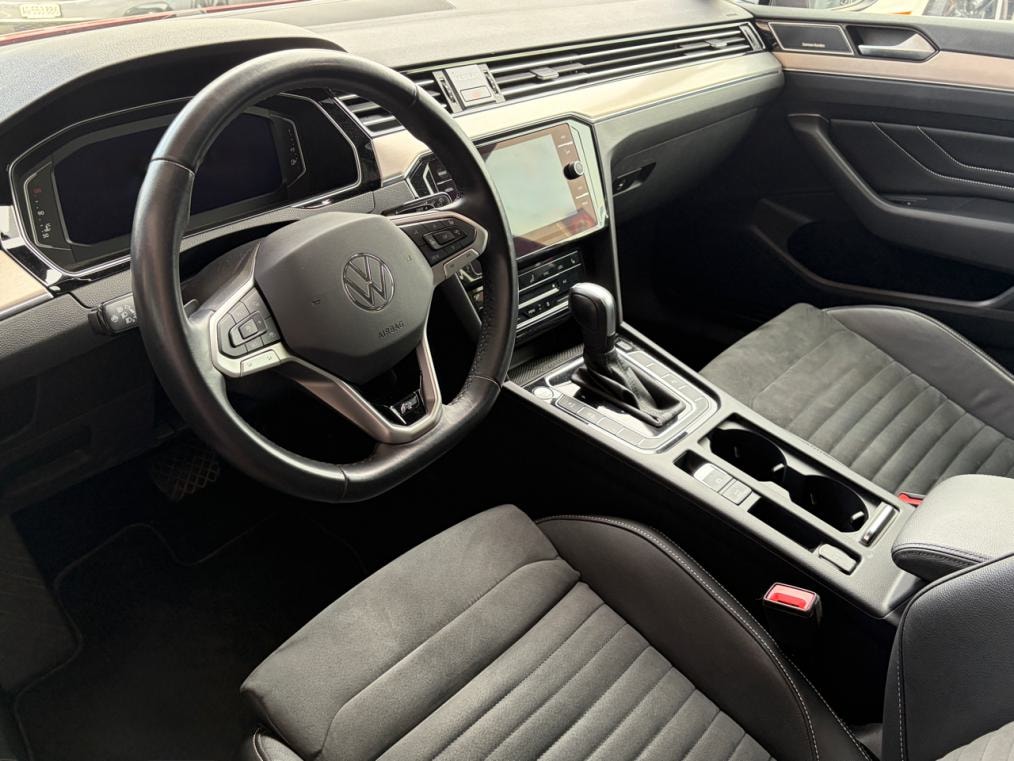 VW Passat 2.0 TDi BMT R-Line 4Motion-image-4