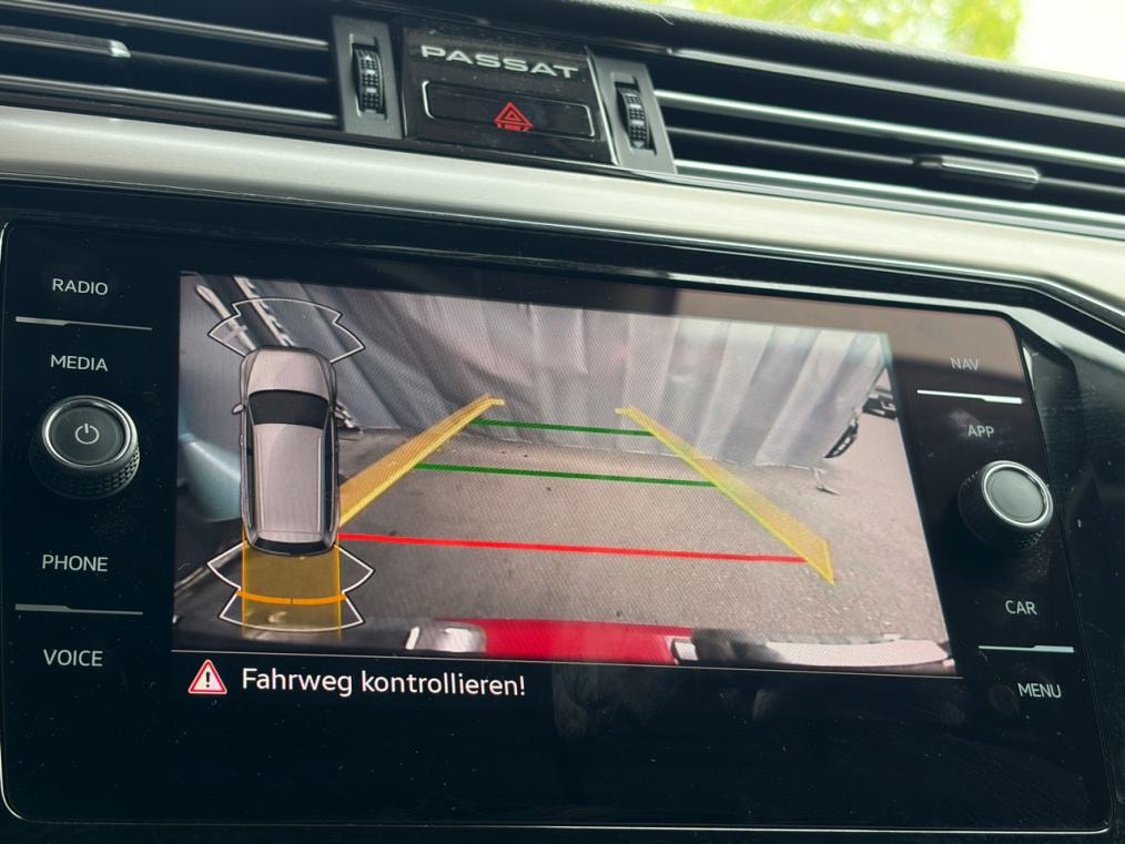 VW Passat 2.0 TDi BMT R-Line 4Motion-image-8