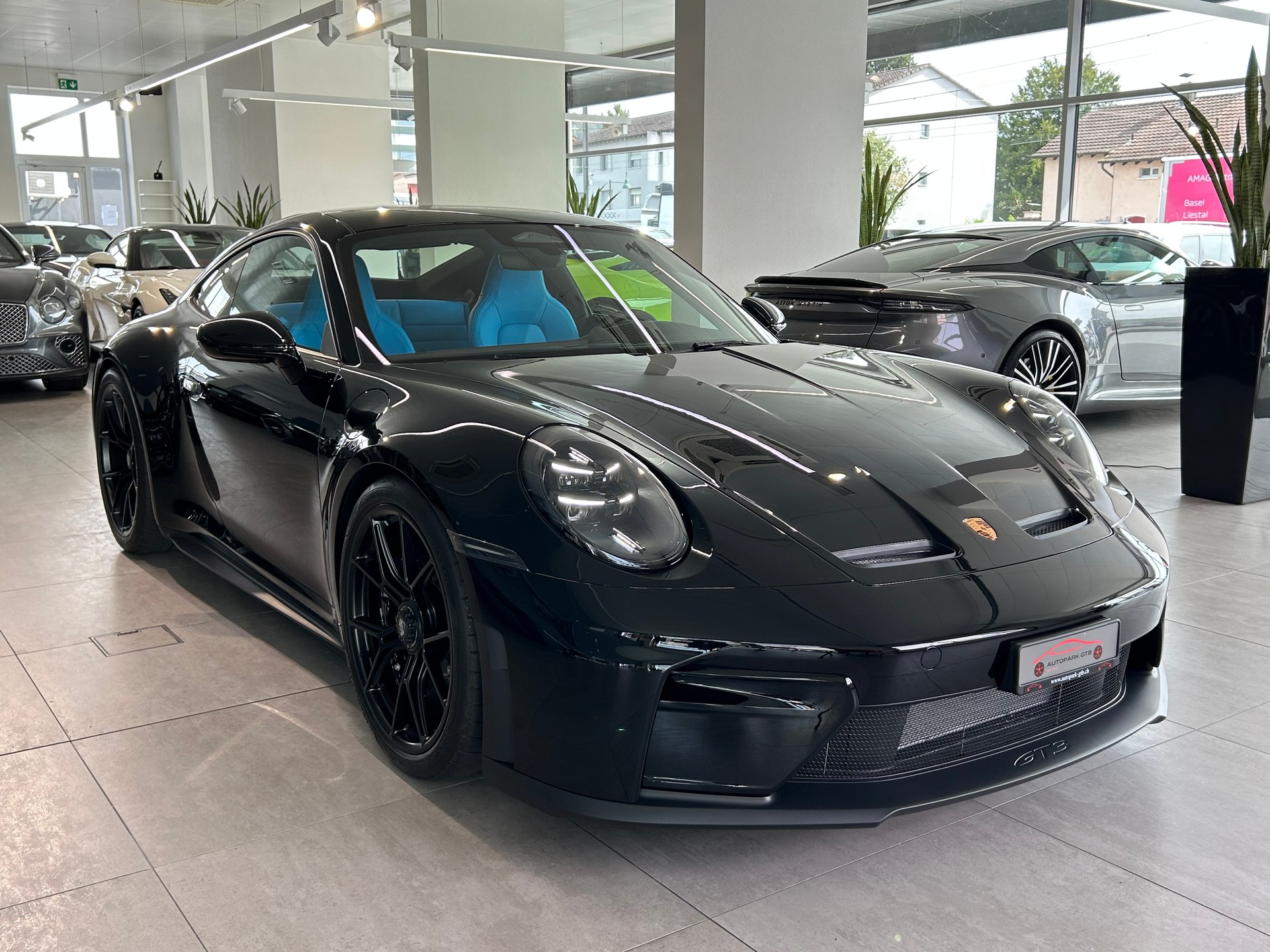 PORSCHE 911 GT3 Touring-showroom-element-1