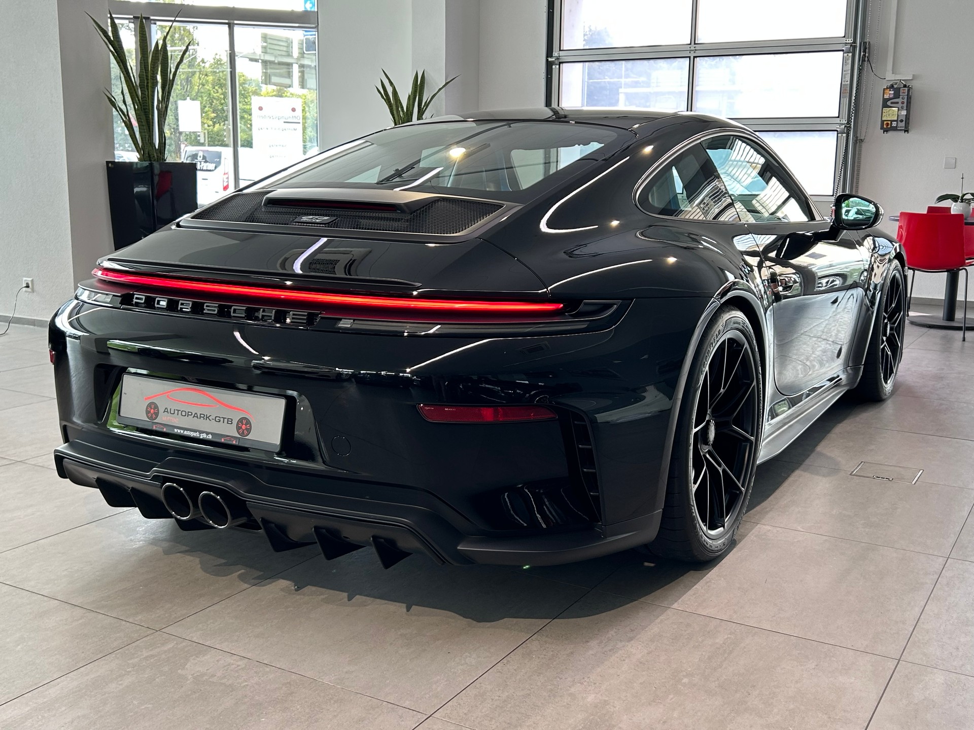PORSCHE 911 GT3 Touring-image-5
