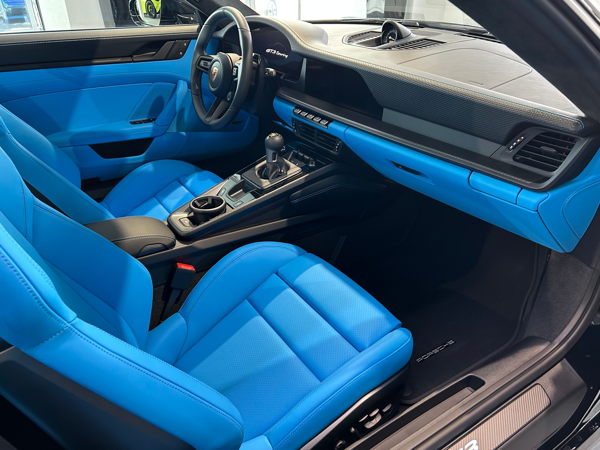 PORSCHE 911 GT3 Touring-image-10