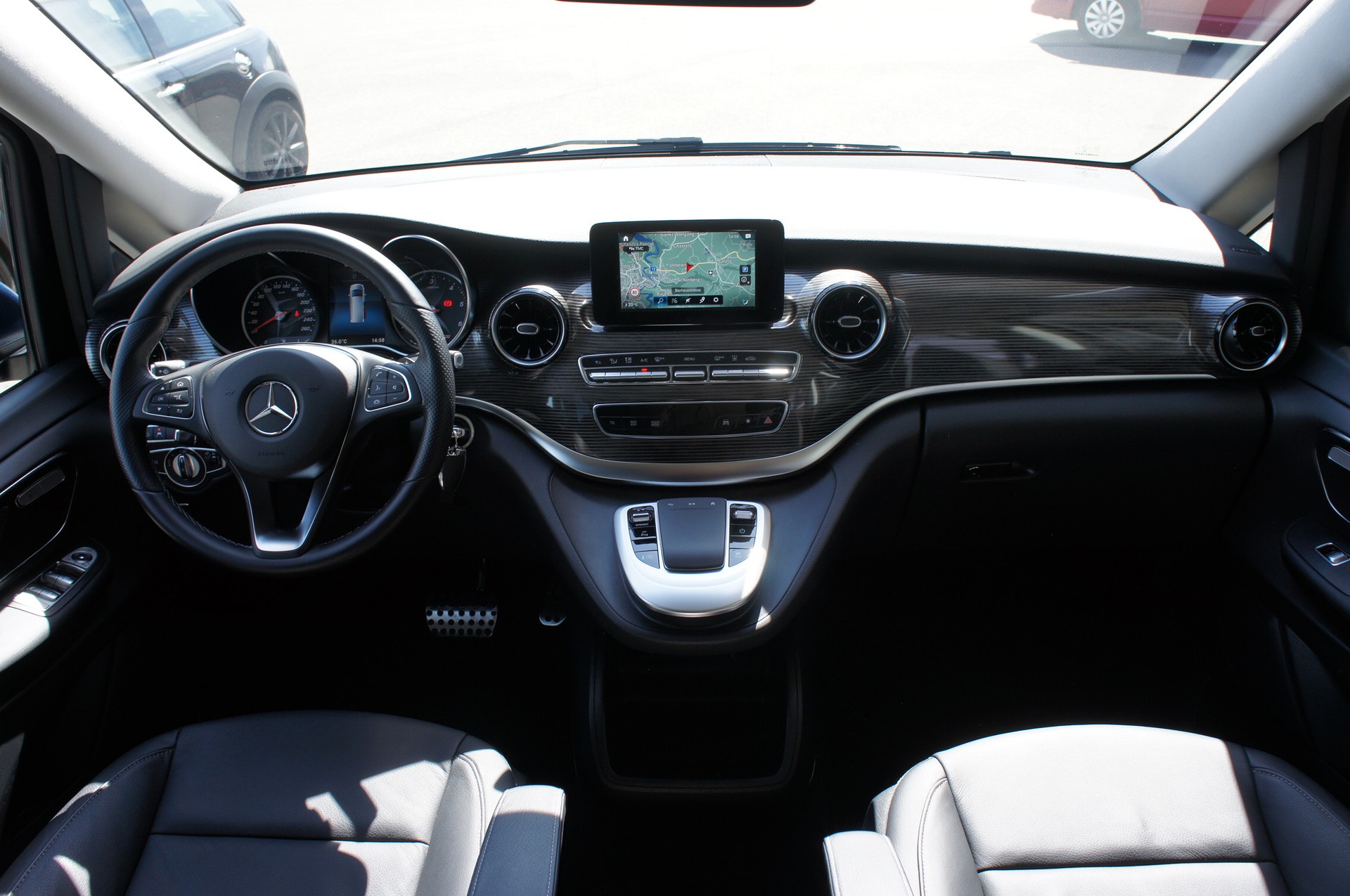 MERCEDES-BENZ V 300 d kompakt 4Matic 9G-Tronic kurz-image-11