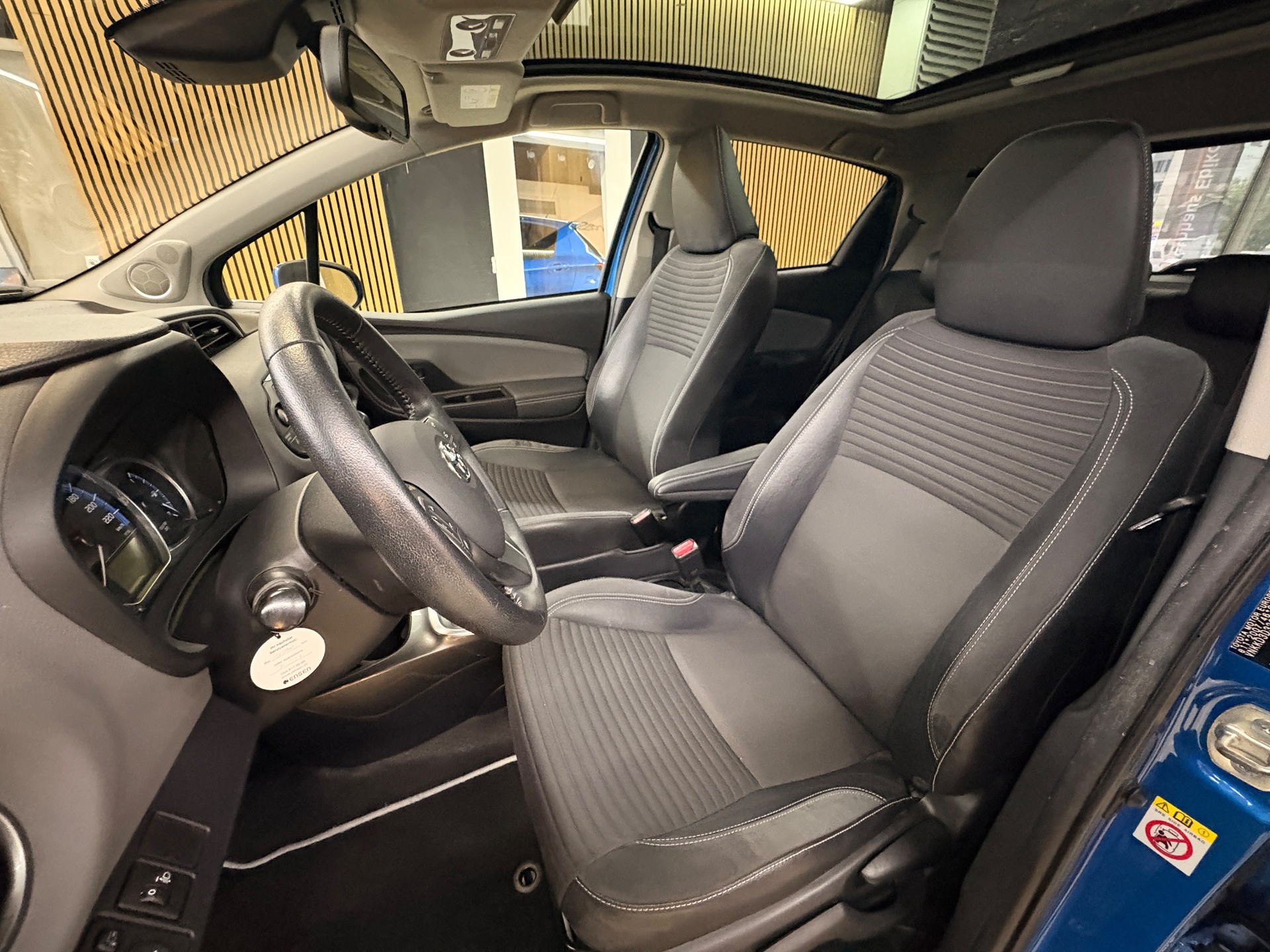 TOYOTA Yaris 1.5 VVT-i Hybrid Sol Premium e-CVT-image-7