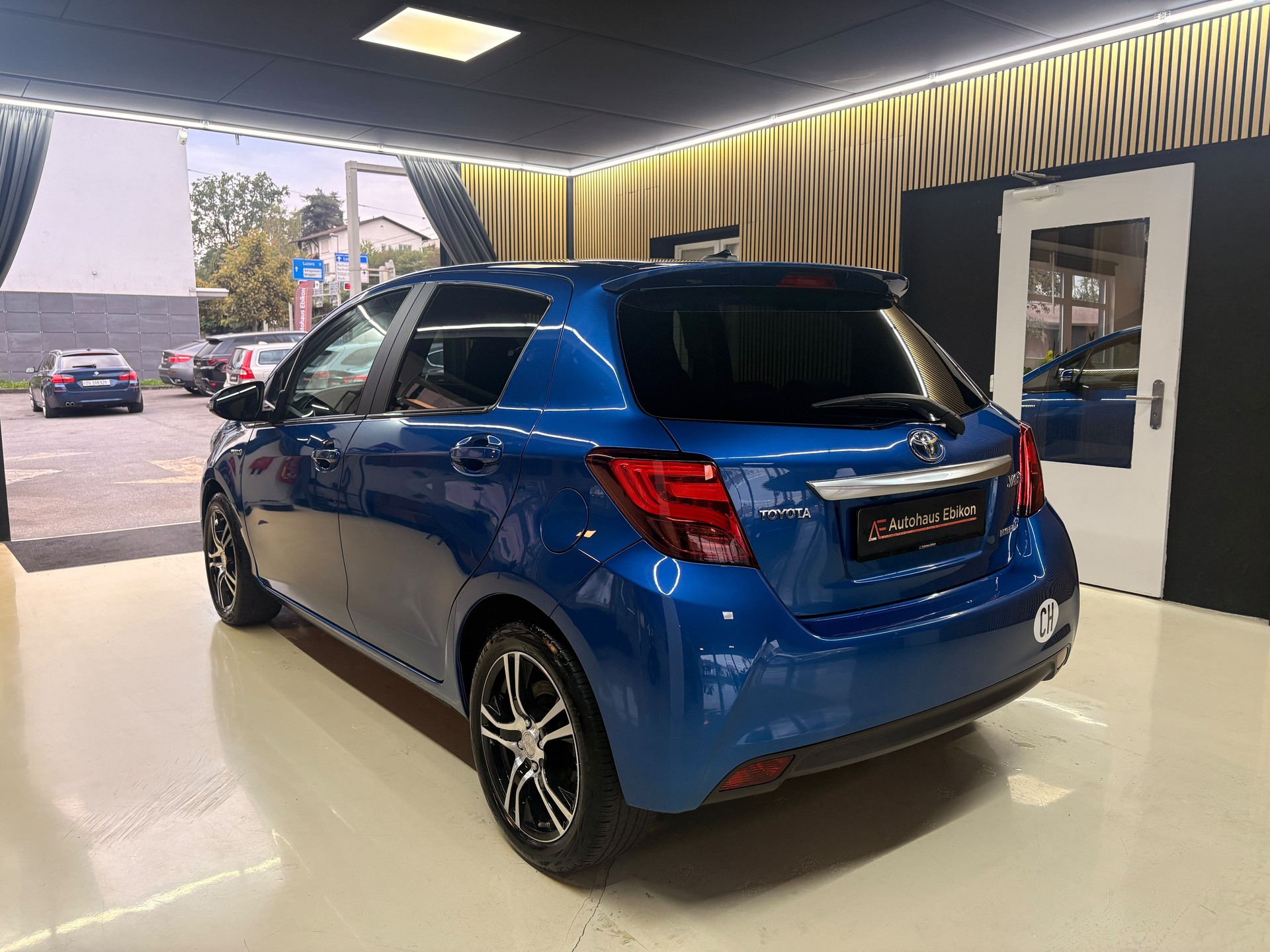 TOYOTA Yaris 1.5 VVT-i Hybrid Sol Premium e-CVT-showroom-element-3