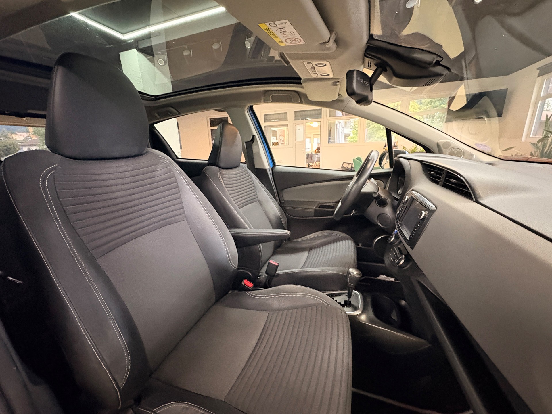 TOYOTA Yaris 1.5 VVT-i Hybrid Sol Premium e-CVT-image-8