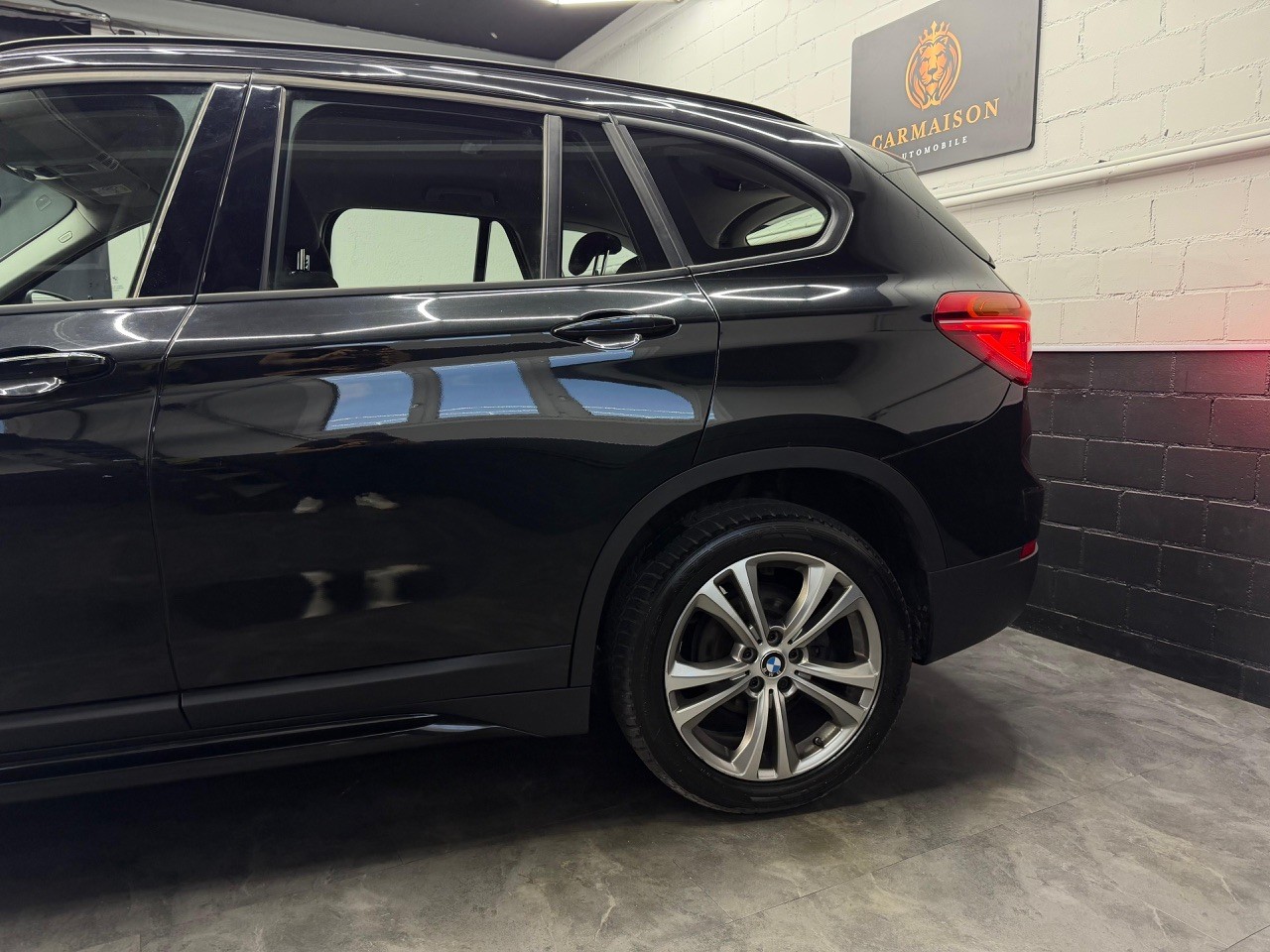 BMW X1 xDrive 18d Sport Line | ACC | Head-Up Display | Rückfahrkamera | CH-Auto-showroom-element-3