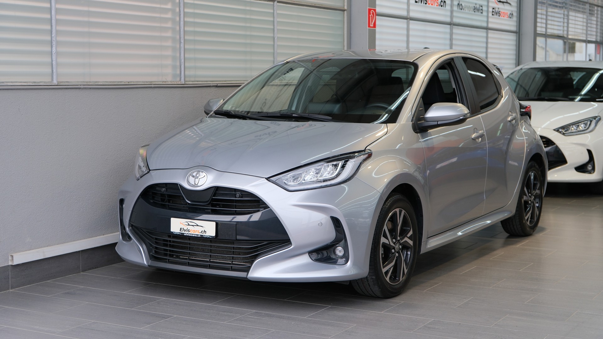 TOYOTA Yaris 1.5 Trend e-CVT-image-5
