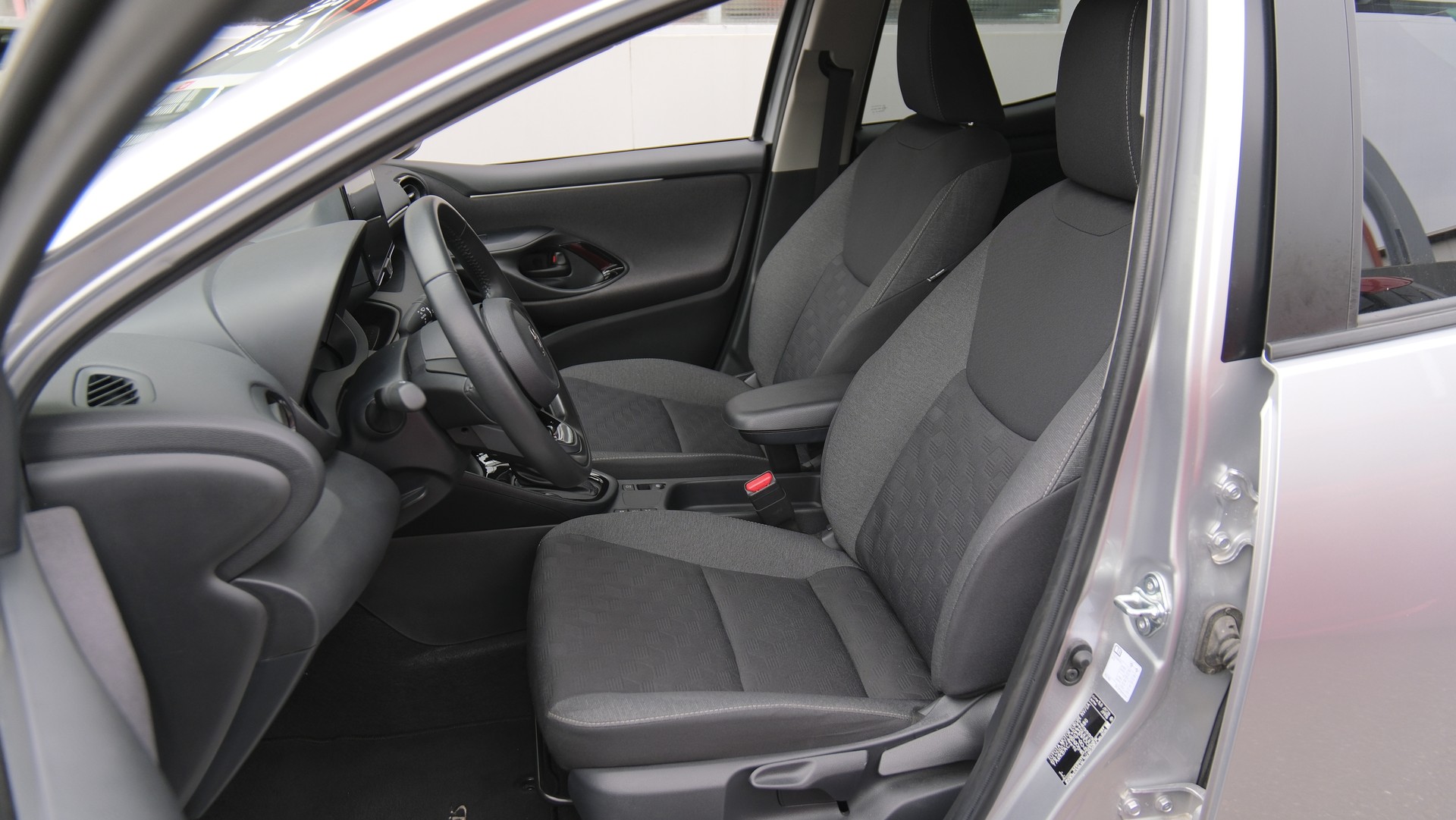 TOYOTA Yaris 1.5 Trend e-CVT-showroom-element-3