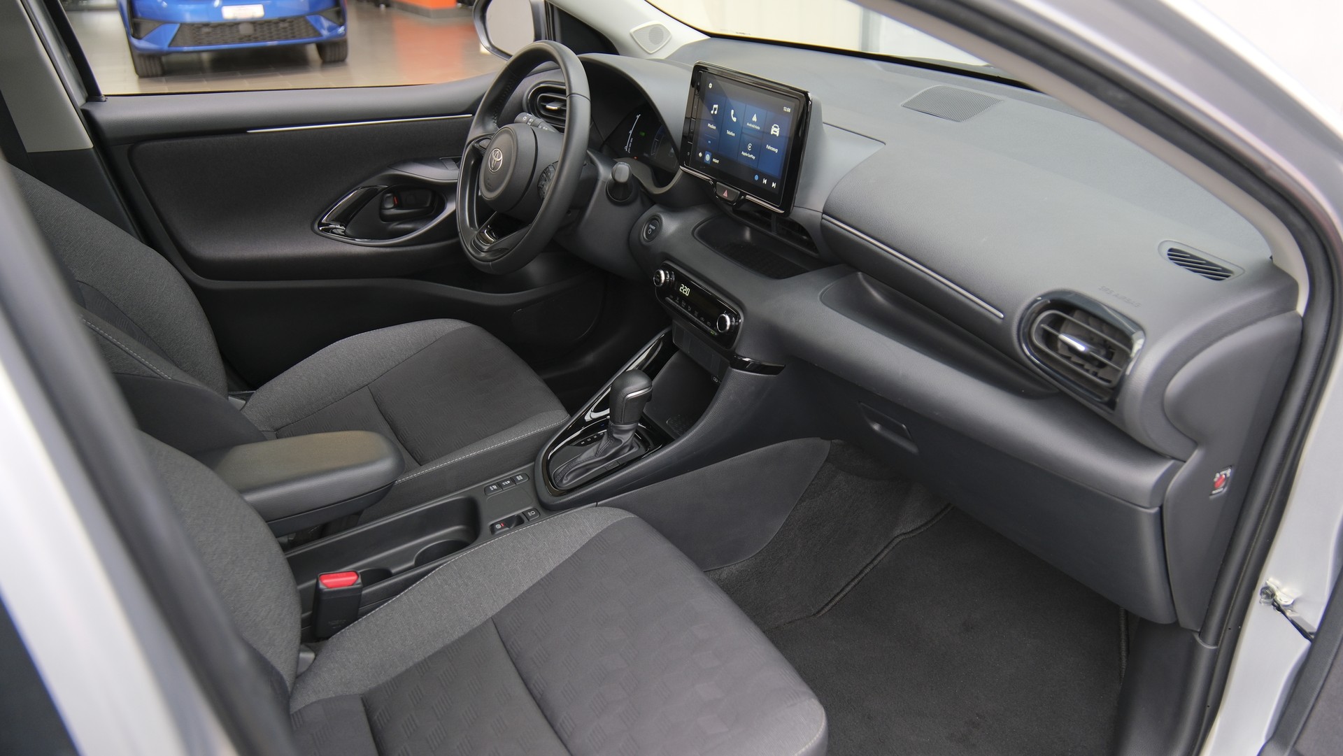 TOYOTA Yaris 1.5 Trend e-CVT-image-11