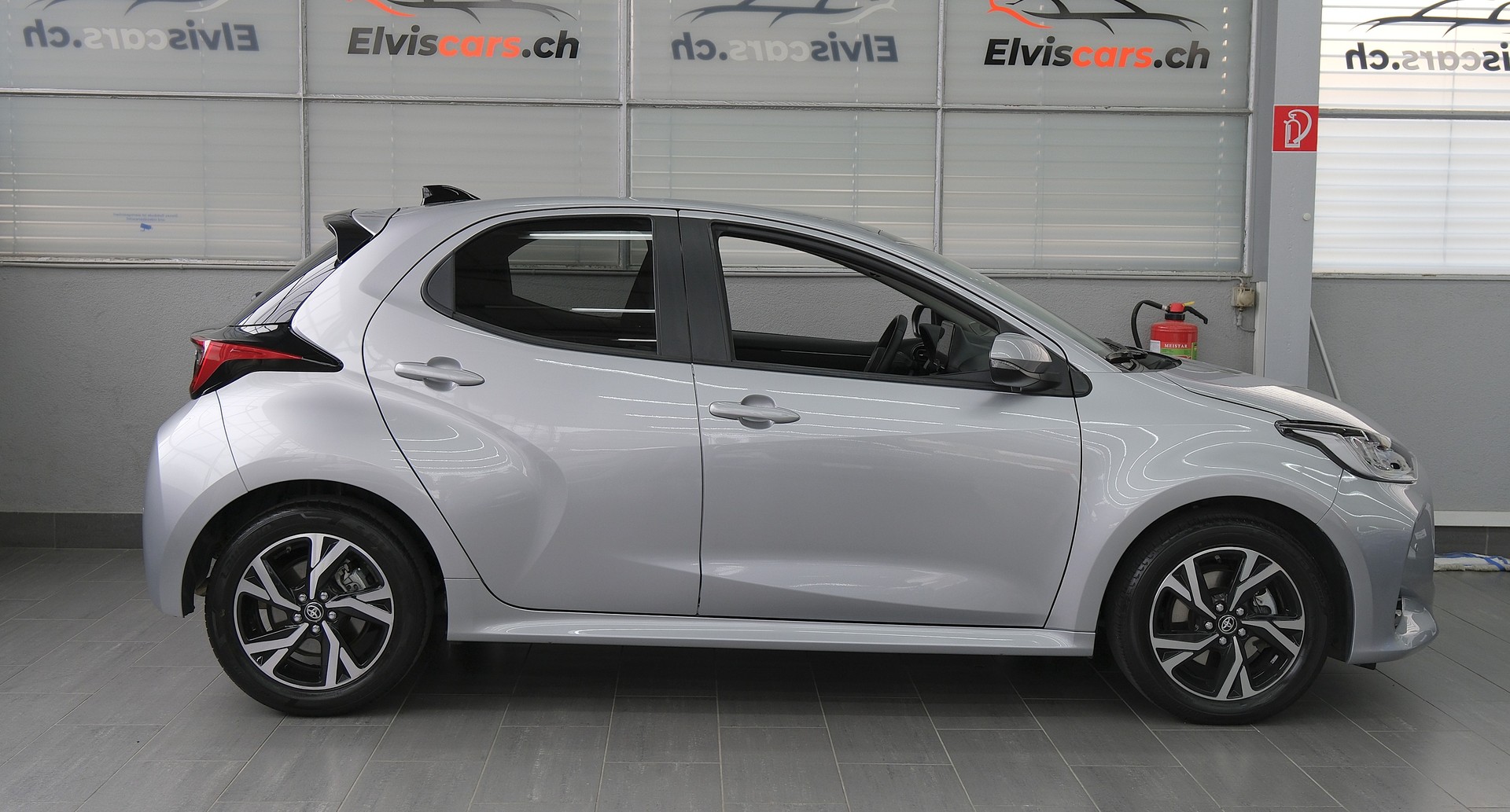 TOYOTA Yaris 1.5 Trend e-CVT-image-25