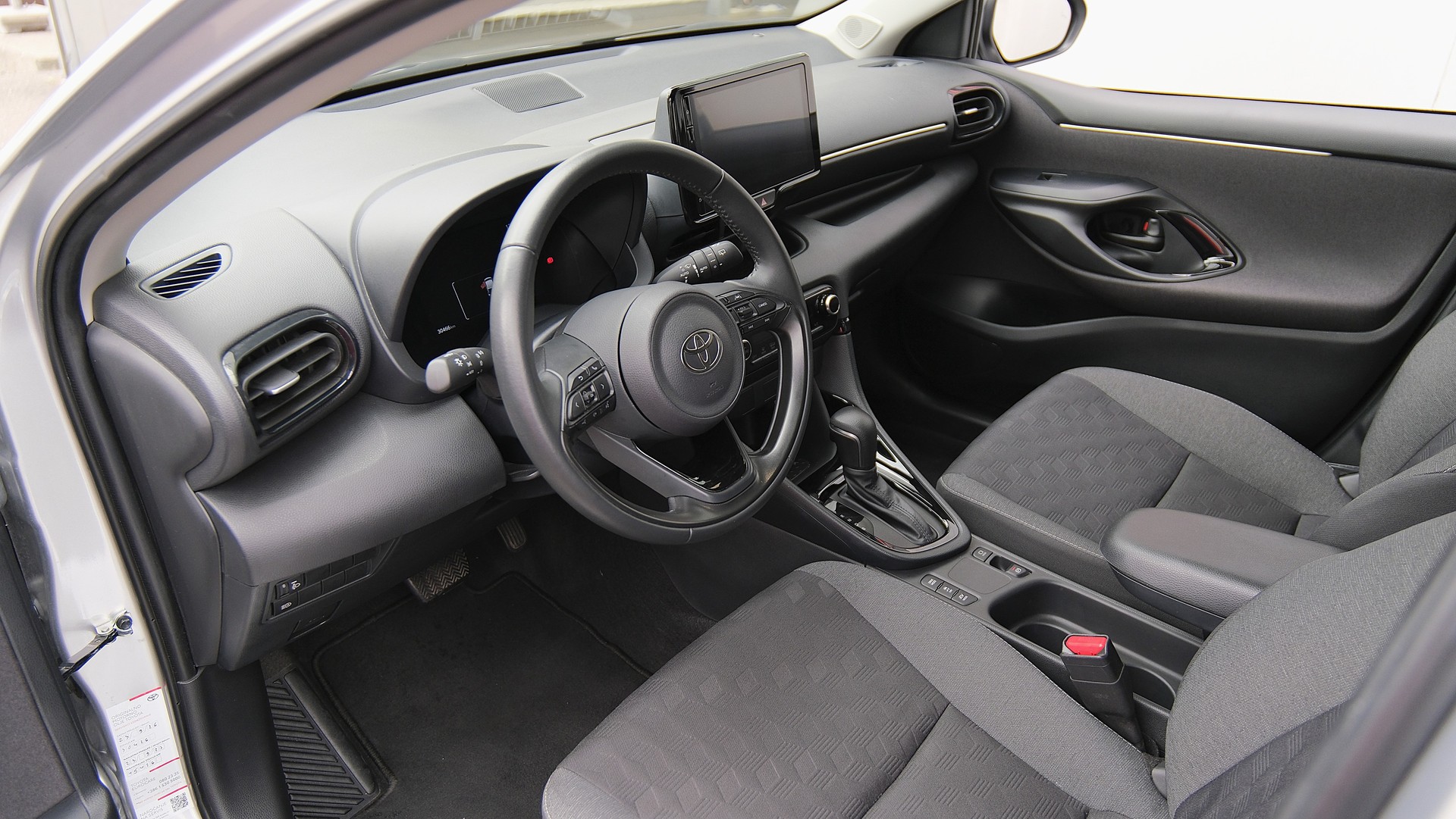 TOYOTA Yaris 1.5 Trend e-CVT-showroom-element-2