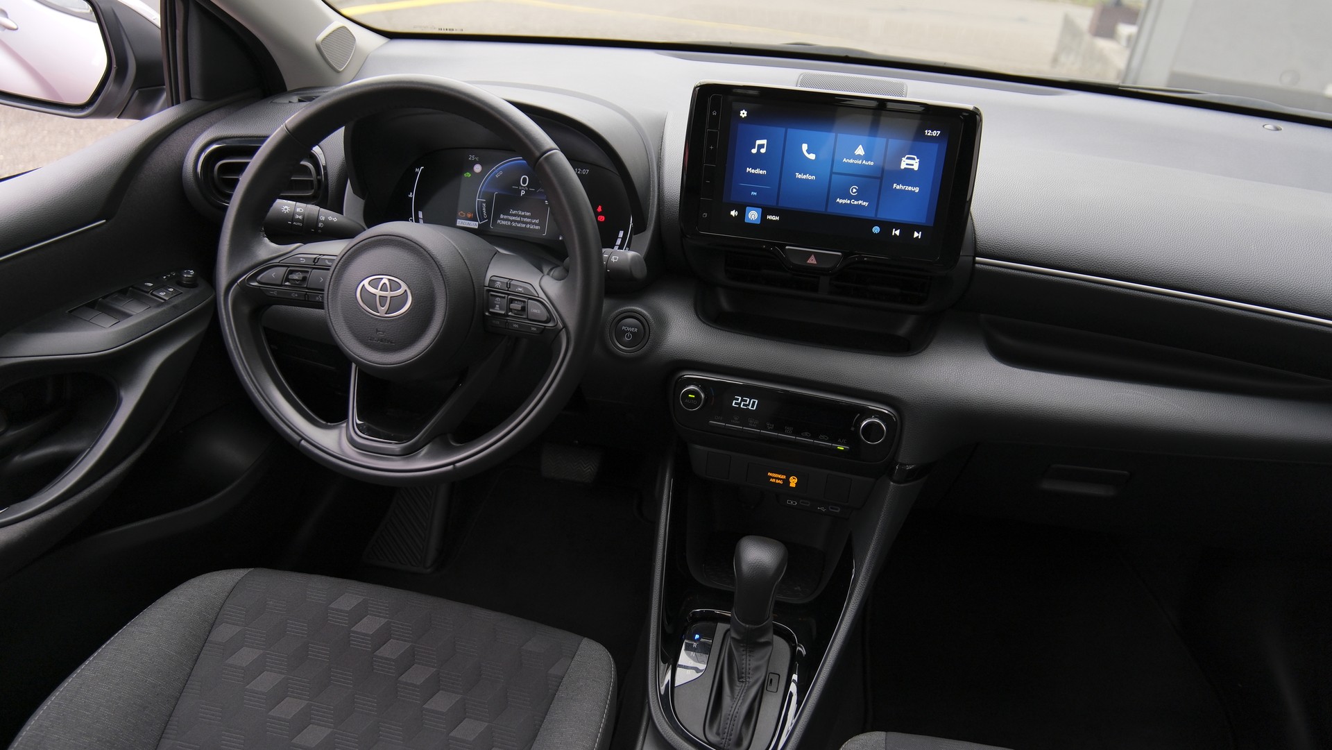 TOYOTA Yaris 1.5 Trend e-CVT-image-15
