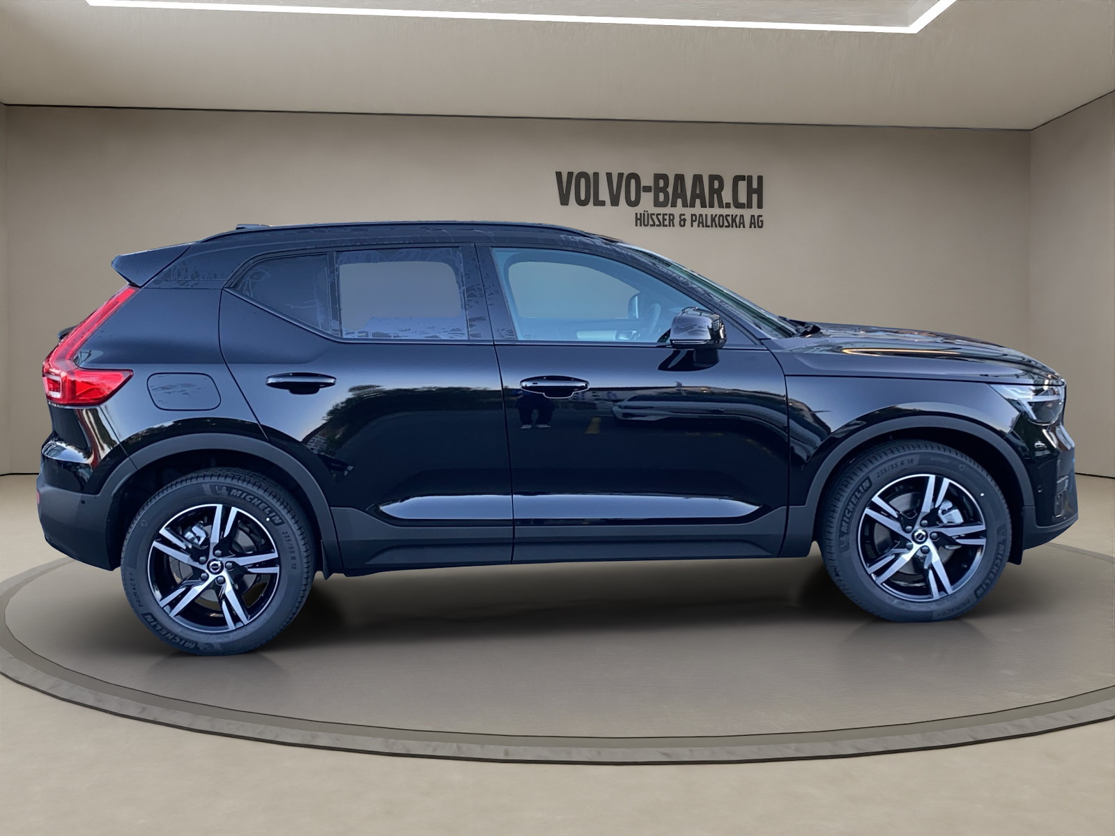 VOLVO XC40 2.0 B3 MH Plus Dark-image-5