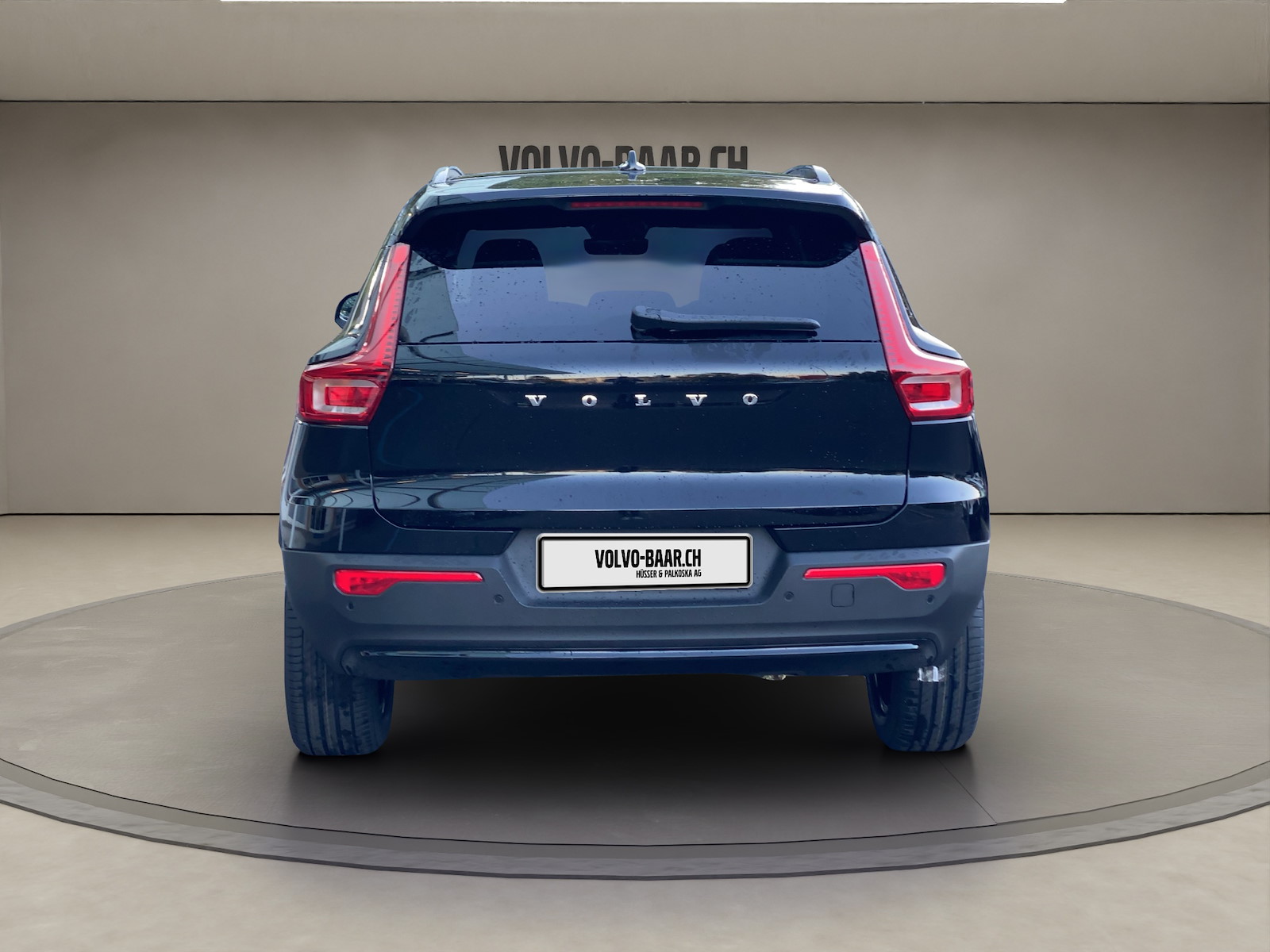 VOLVO XC40 2.0 B3 MH Plus Dark-showroom-element-3