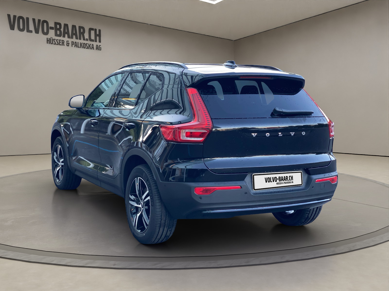VOLVO XC40 2.0 B3 MH Plus Dark-showroom-element-2