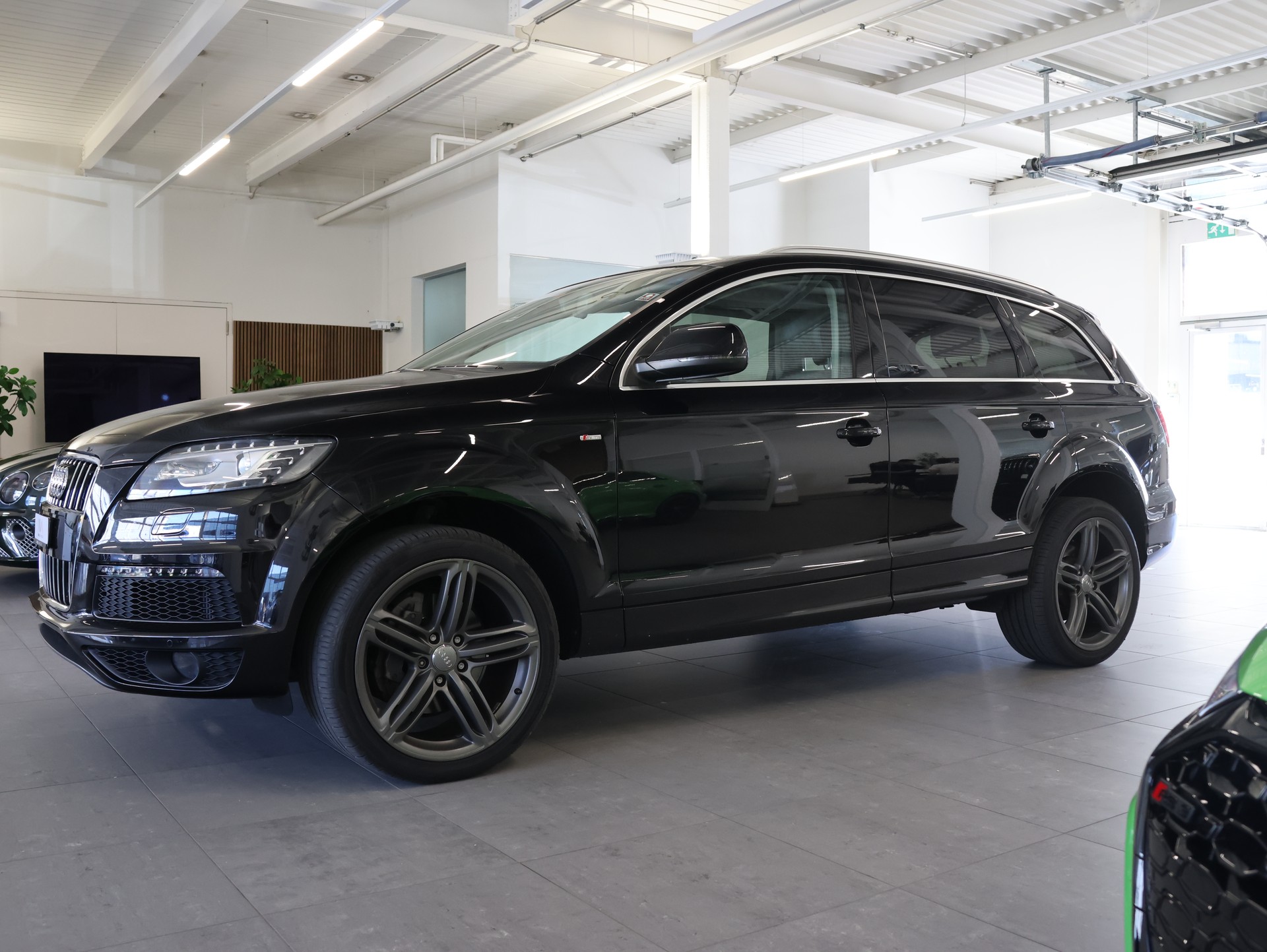 AUDI Q7 3.0 TDI quattro tiptronic-showroom-element-3