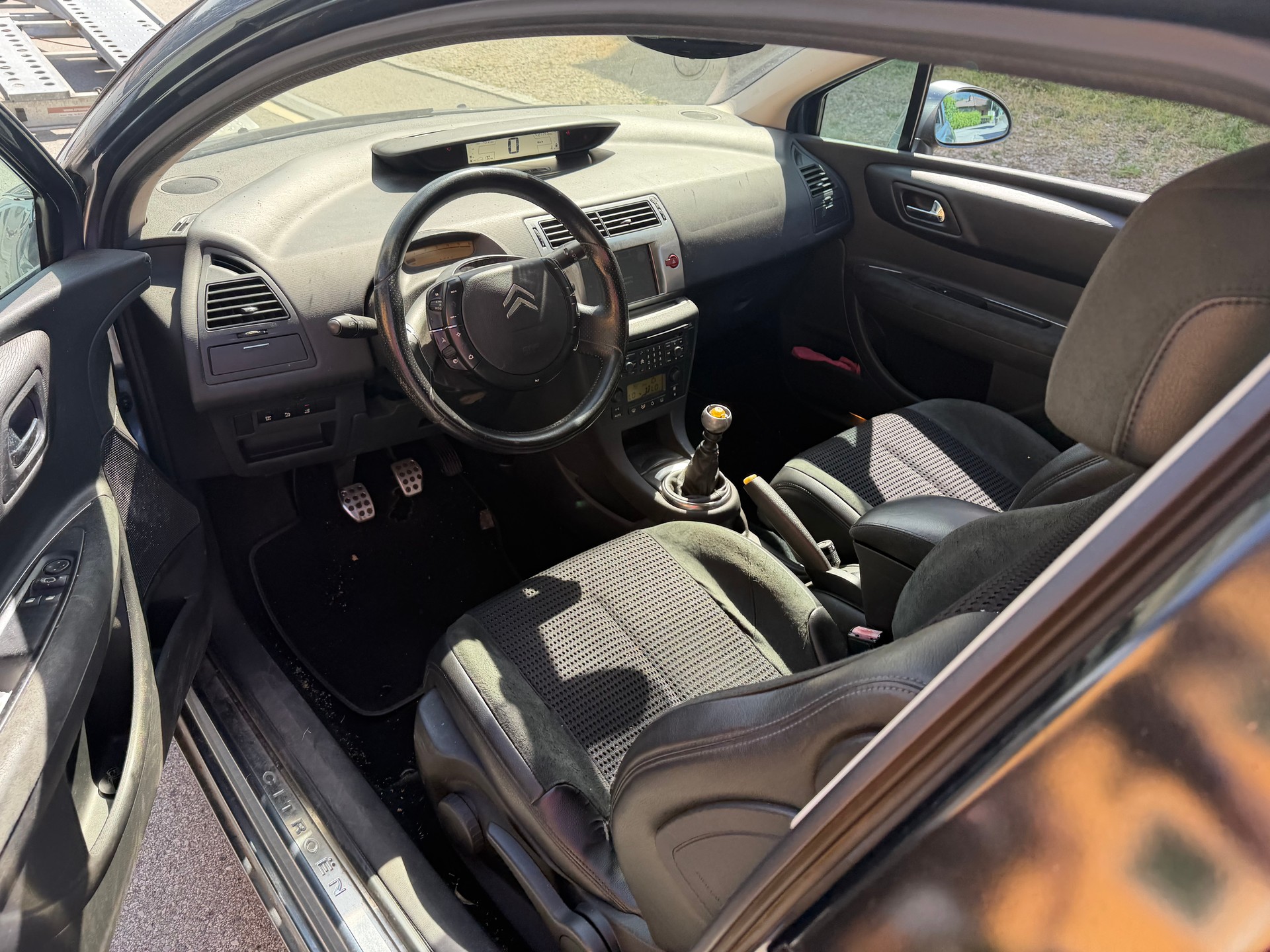 CITROEN C4 Coupé 2.0 16V HDi VTS-image-4