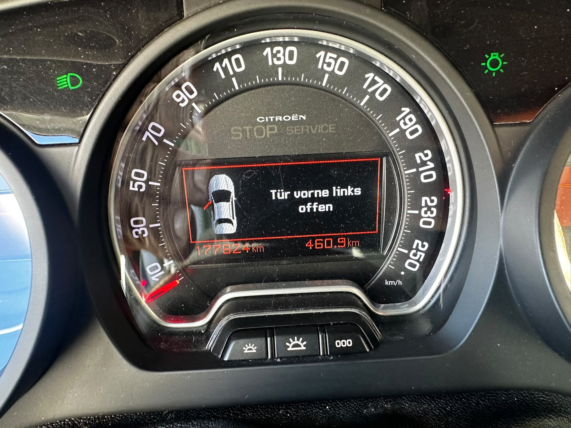 CITROEN C5 Tourer 2.7 HDi V6 Dynamique+ Automatic-image-8