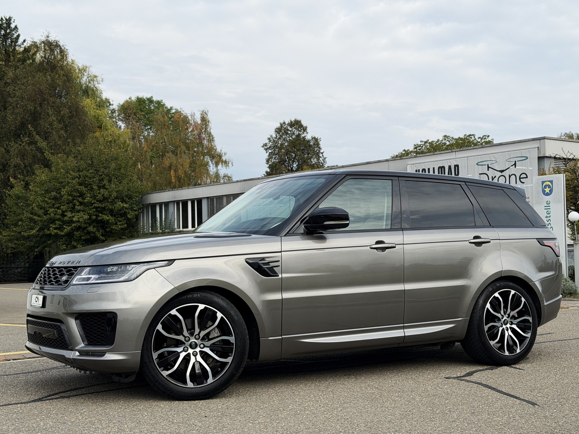 LAND ROVER Range Rover Sport D300 3.0D I6 MHEV HSE Dynamic 301PS - *1.HAND* - *VOLLAUSSTATTUNG* - *AHK 3500KG* - *GARANTIE*-showroom-element-2