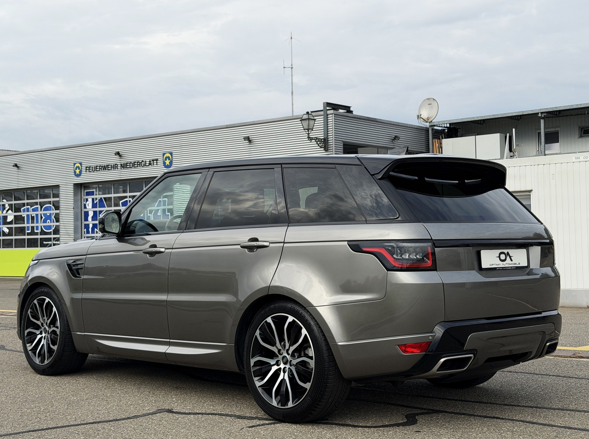 LAND ROVER Range Rover Sport D300 3.0D I6 MHEV HSE Dynamic 301PS - *1.HAND* - *VOLLAUSSTATTUNG* - *AHK 3500KG* - *GARANTIE*-showroom-element-3