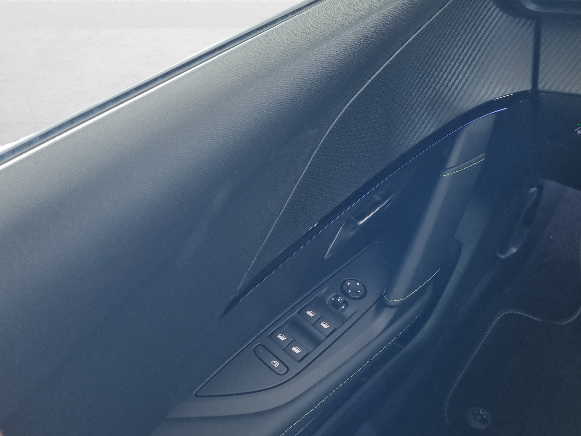 PEUGEOT 208 54kWh e-GT-image-11
