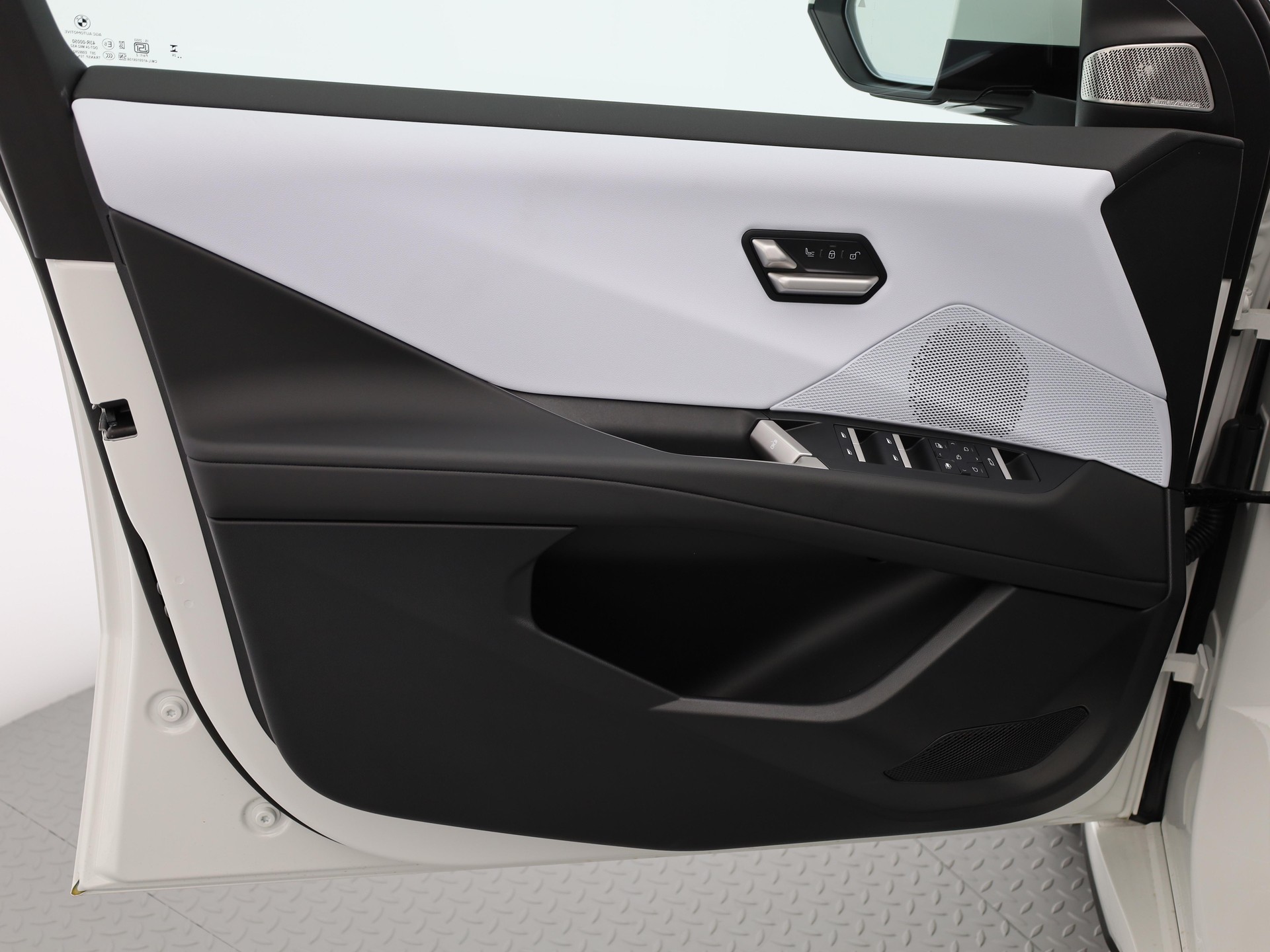 BMW iX3 NA5 50 xDrive-image-8