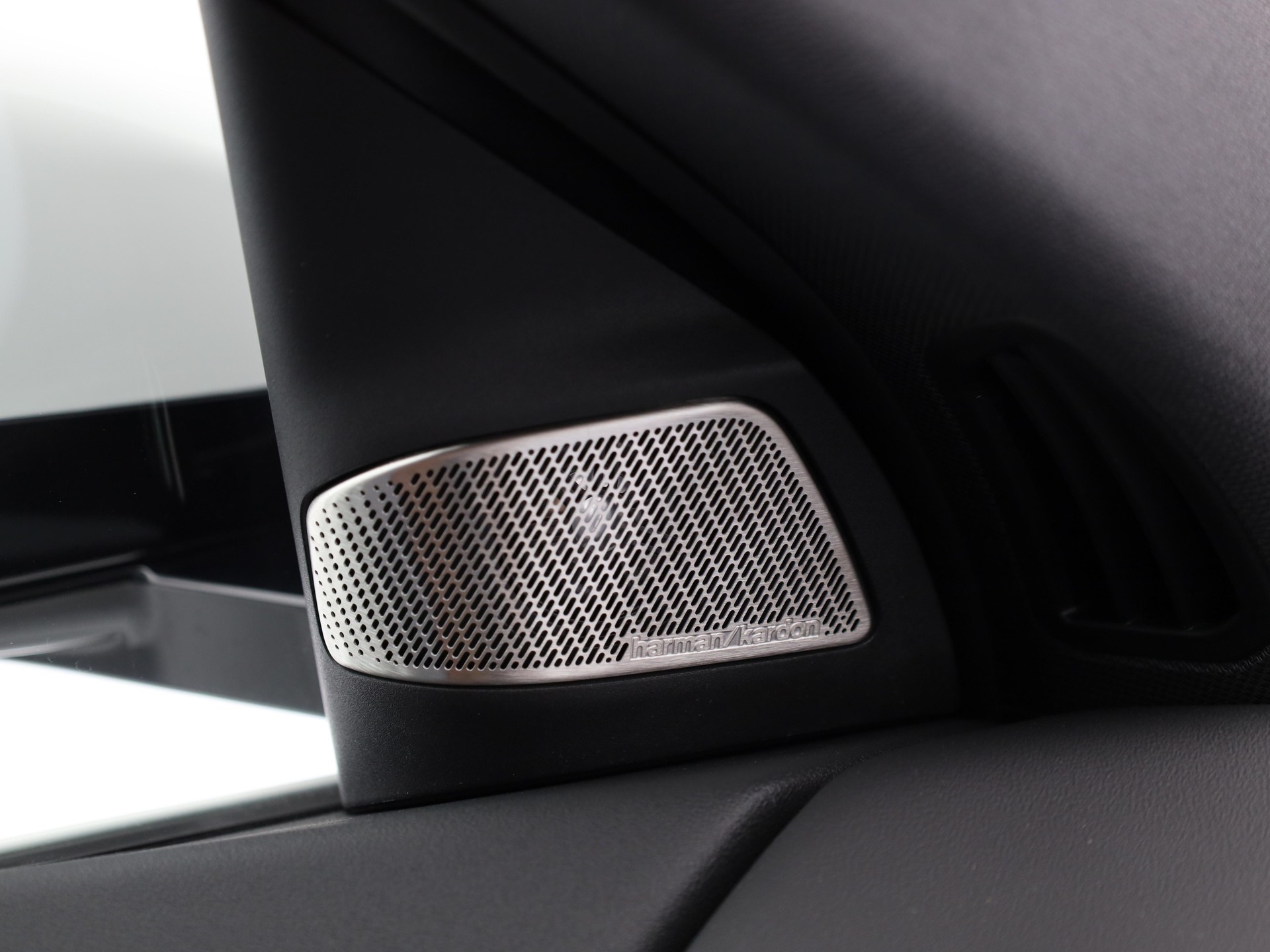 BMW iX3 NA5 50 xDrive-image-17