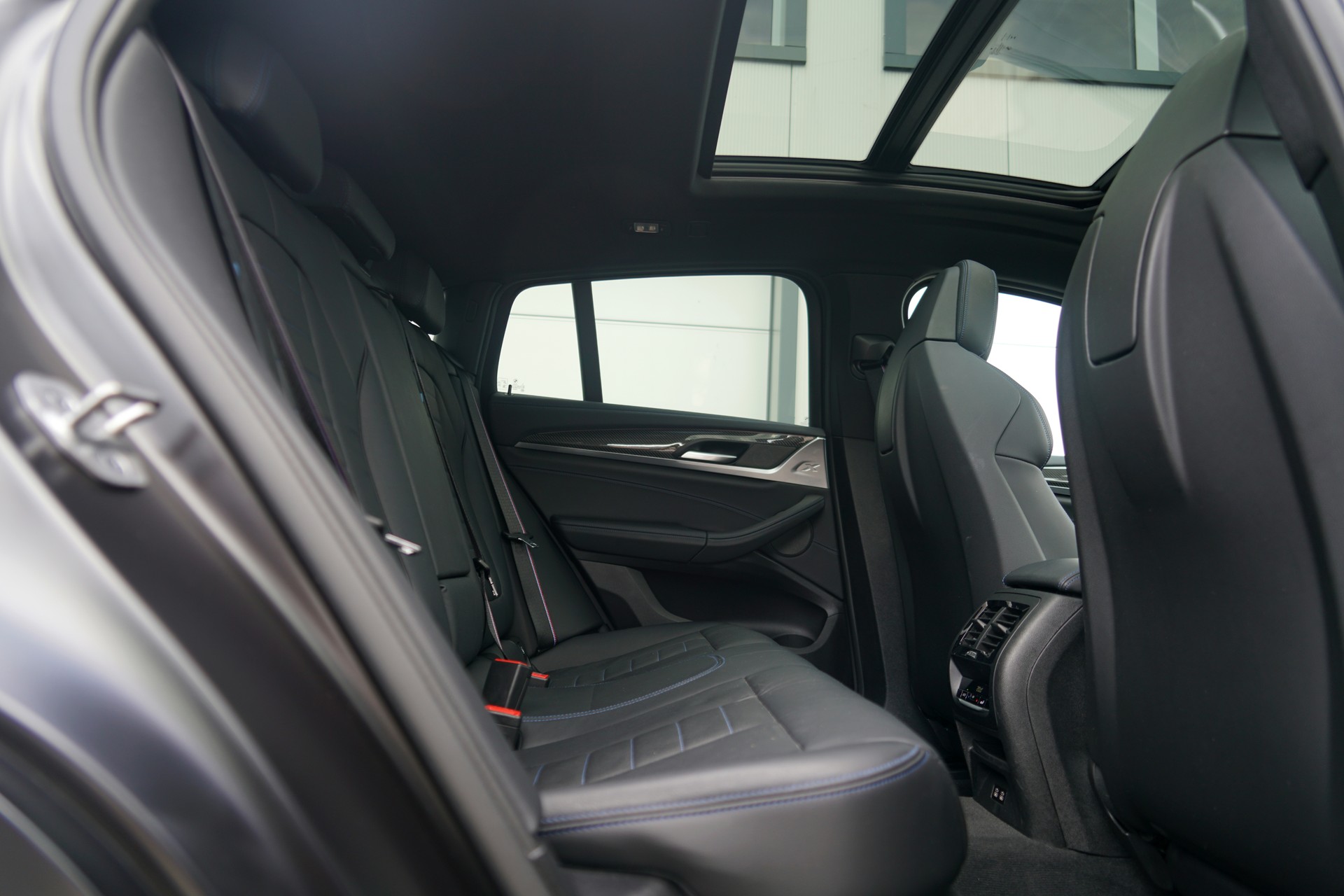 BMW X4 M40i 48V M Sport Edition Steptronic (CH)-image-12