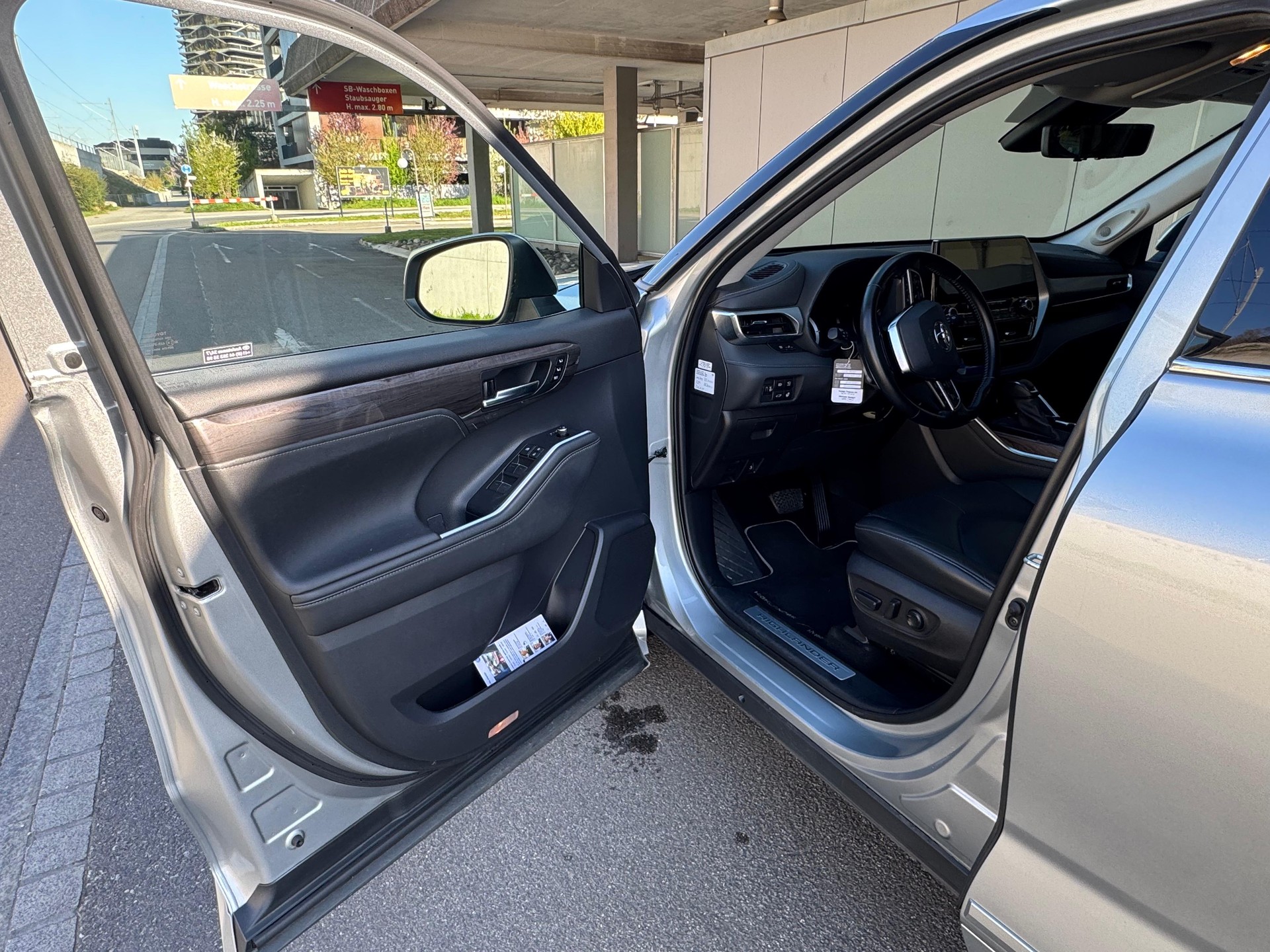 TOYOTA Highlander 2.5 HSD Premium e-CVT-image-8