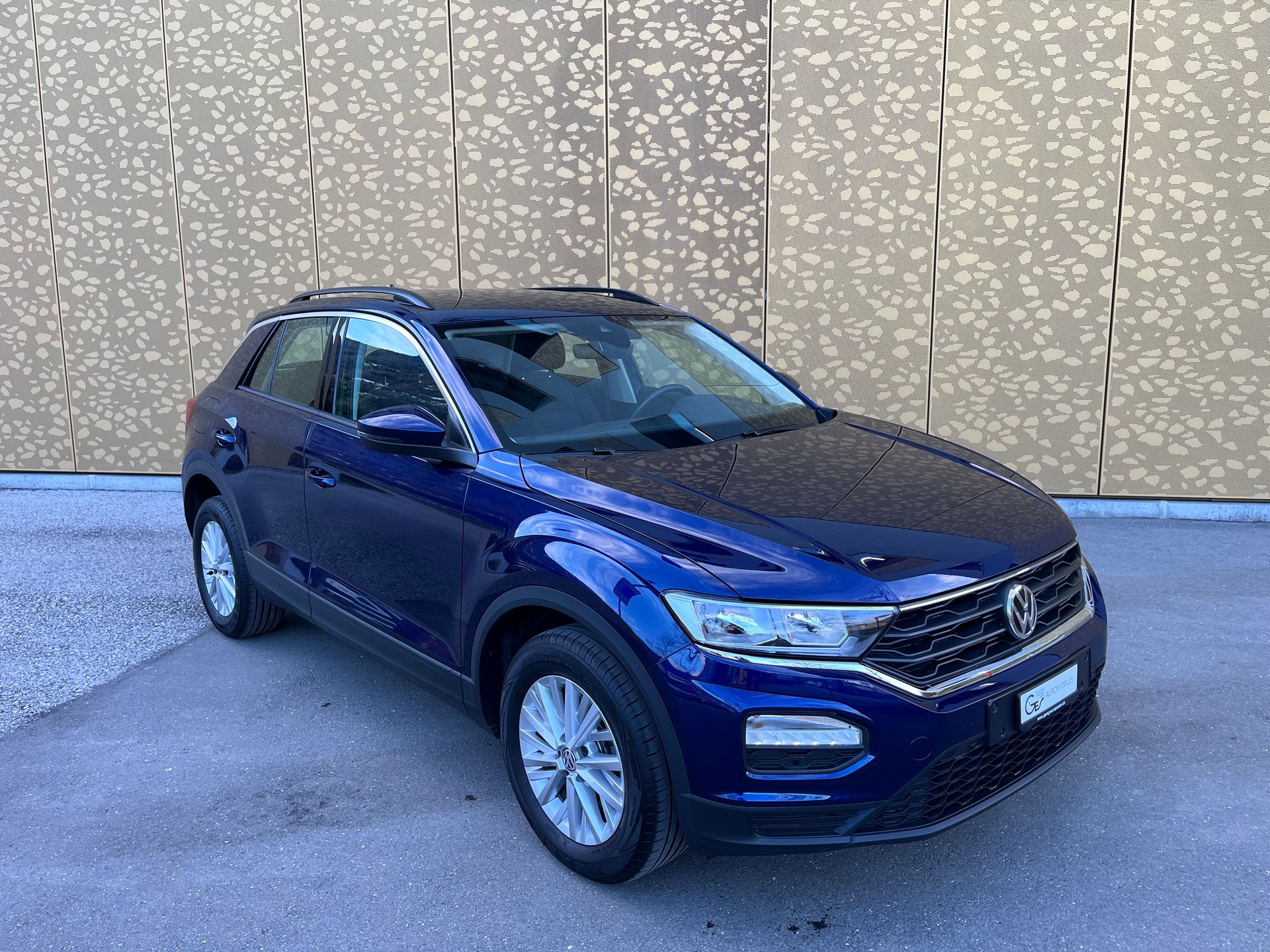 VW T-Roc 1.0 TSI-showroom-element-3