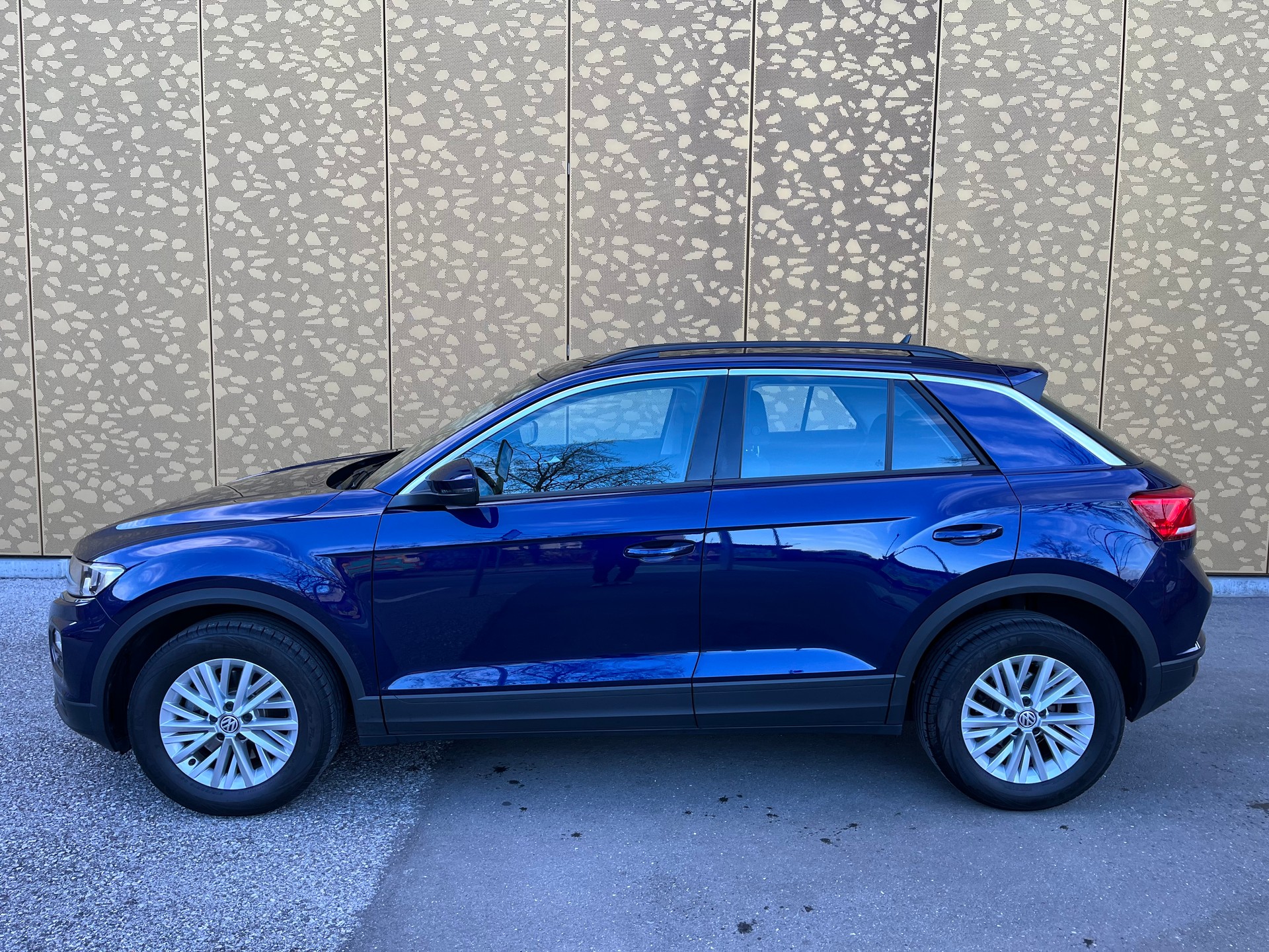 VW T-Roc 1.0 TSI-showroom-element-2