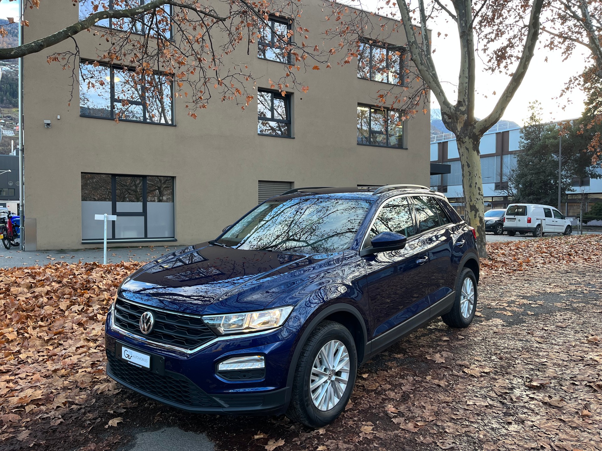 VW T-Roc 1.0 TSI-showroom-element-1