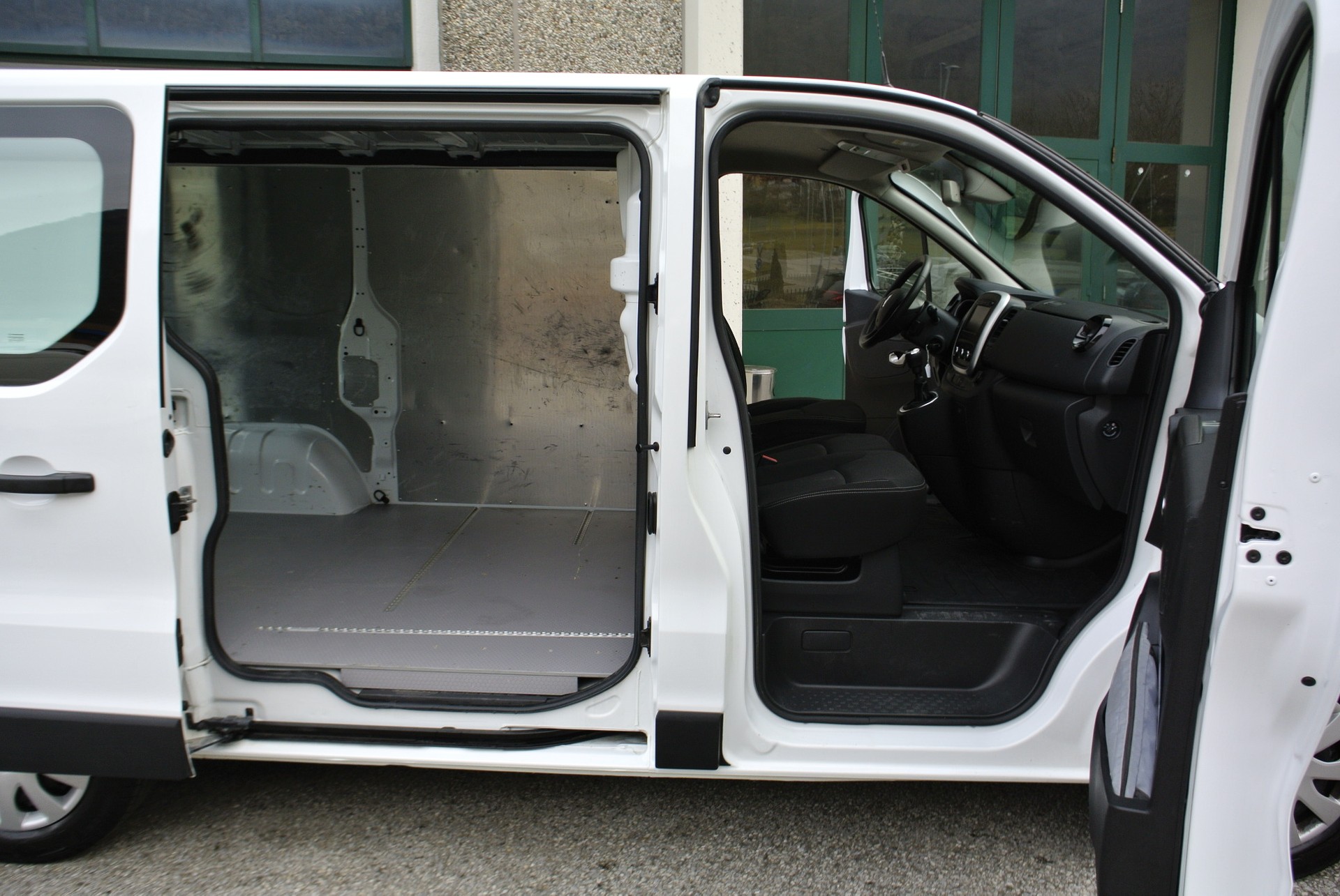 RENAULT Trafic 2.0 Energy dCi 120 3.0t Business L1H1-image-21