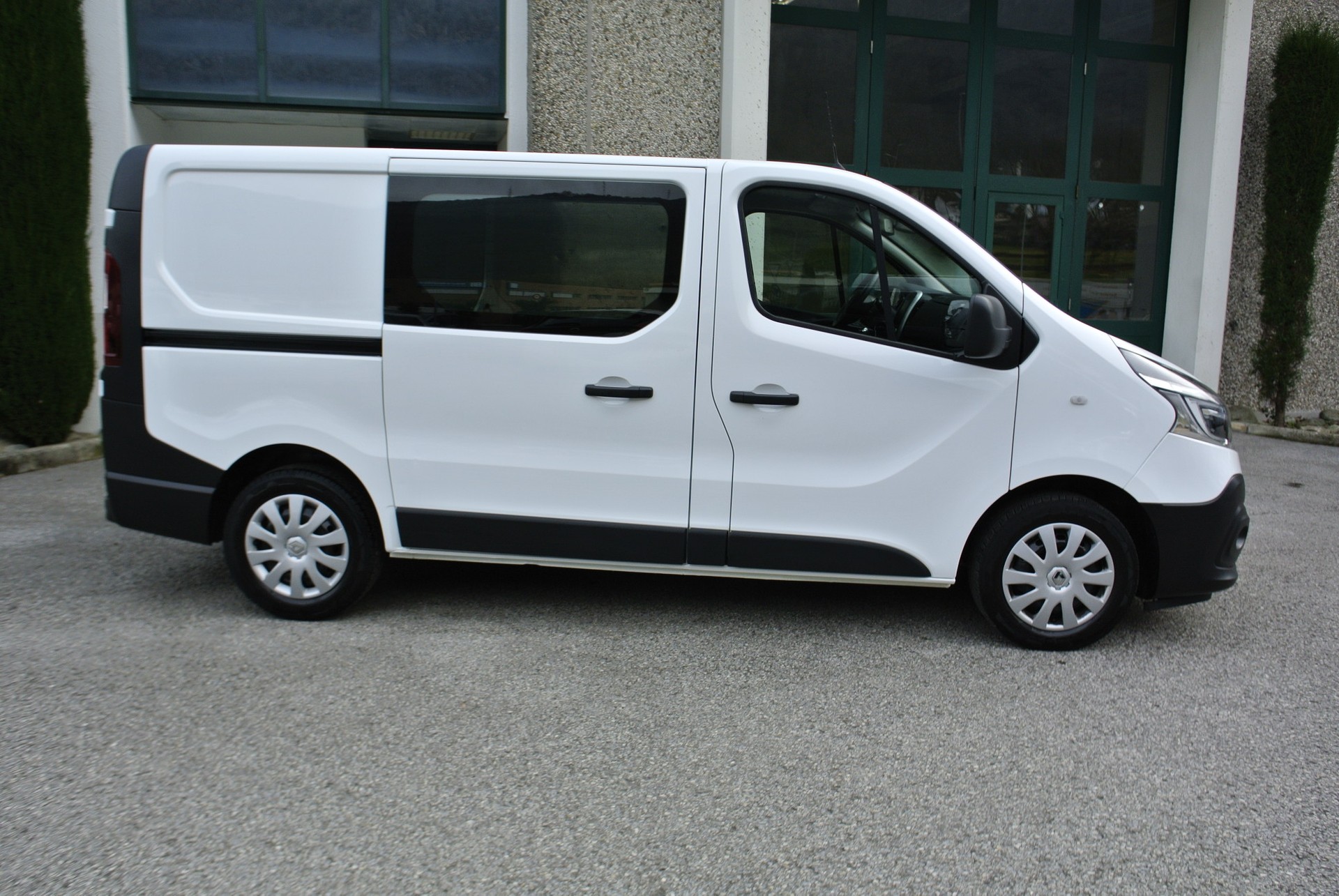 RENAULT Trafic 2.0 Energy dCi 120 3.0t Business L1H1-image-6