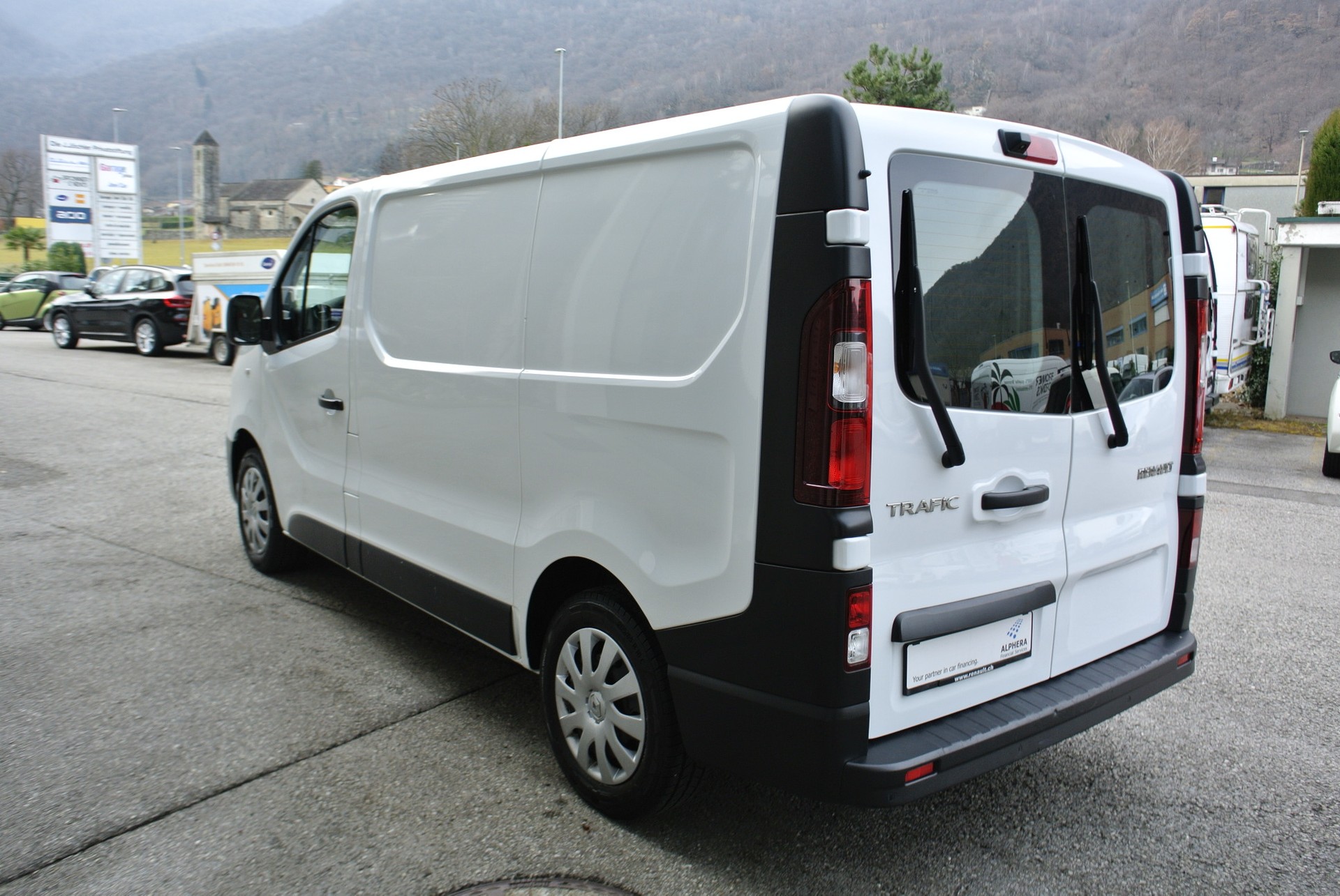 RENAULT Trafic 2.0 Energy dCi 120 3.0t Business L1H1-image-10