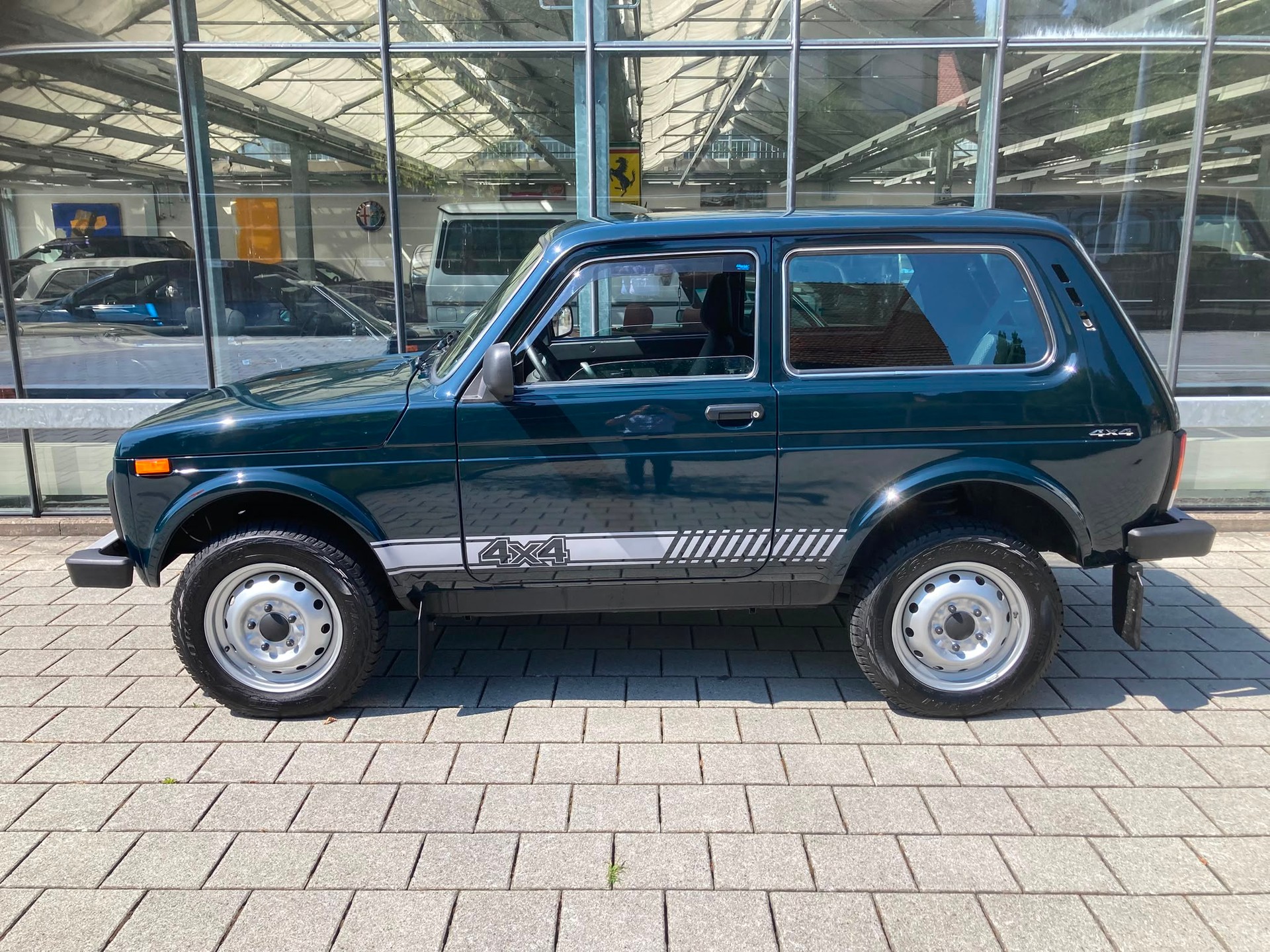 LADA Niva M Classic 4x4 1.7i-showroom-element-1