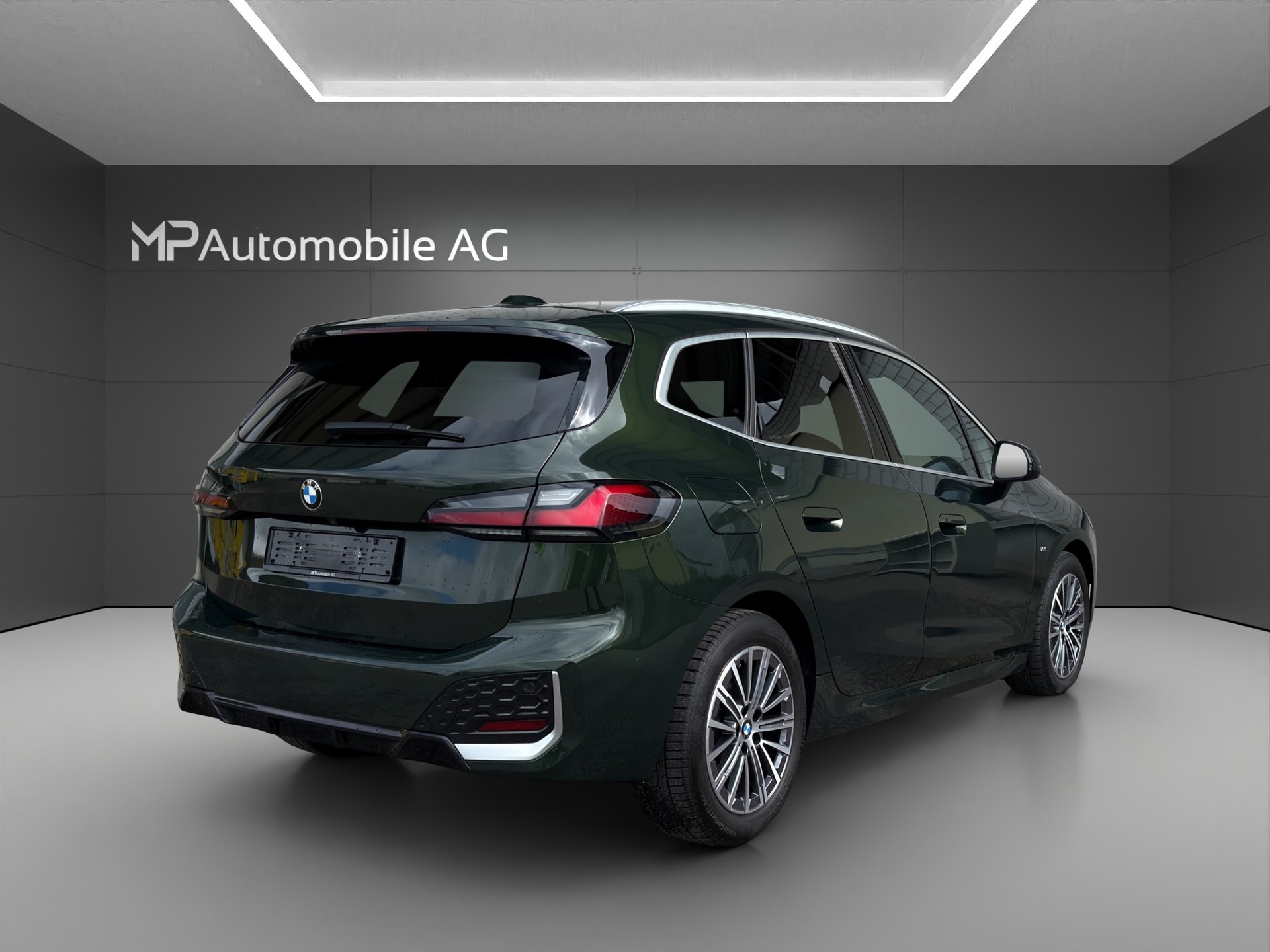 BMW 218d Active Tourer M Sport DKG-showroom-element-2