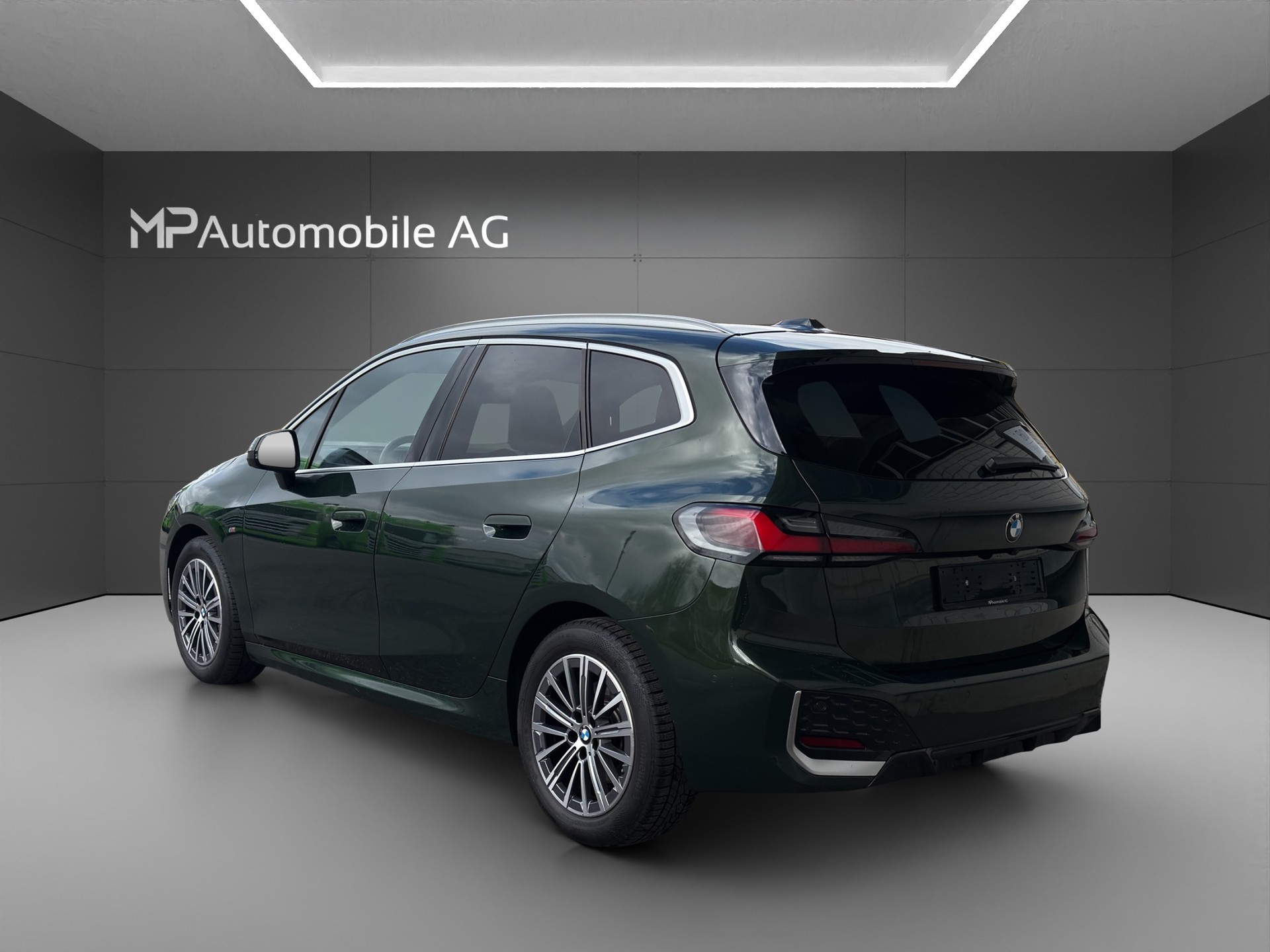 BMW 218d Active Tourer M Sport DKG-showroom-element-3
