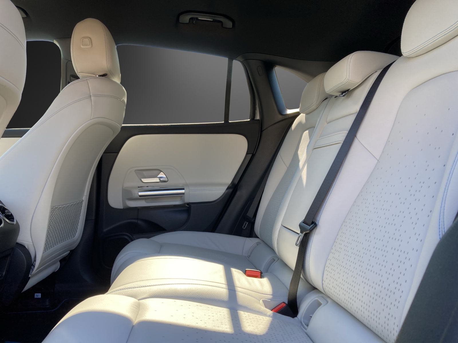 MERCEDES-BENZ EQA 250 Edition 1-image-6