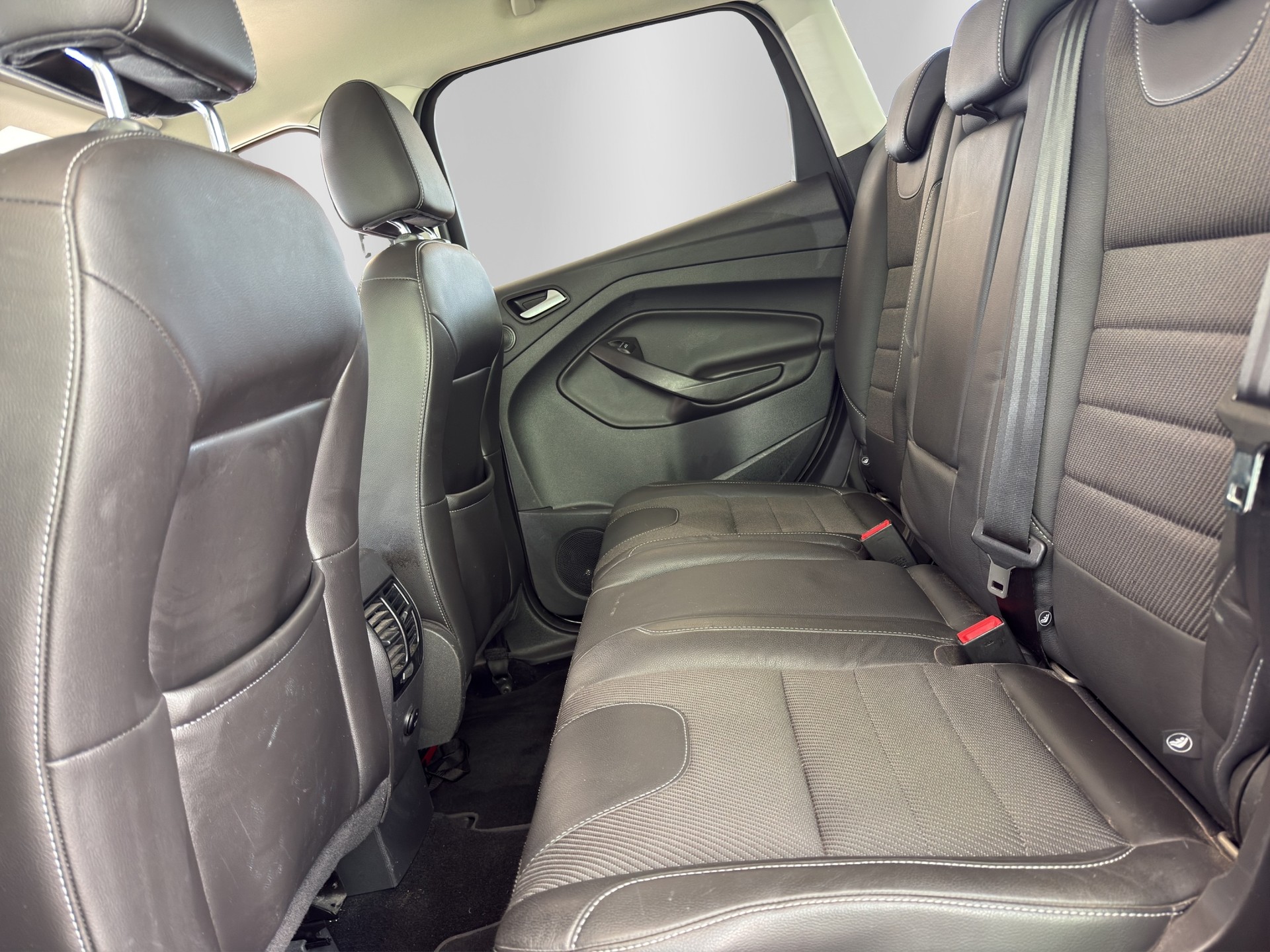 FORD Kuga 2.0 TDCi Titanium 4WD PowerShift-image-13
