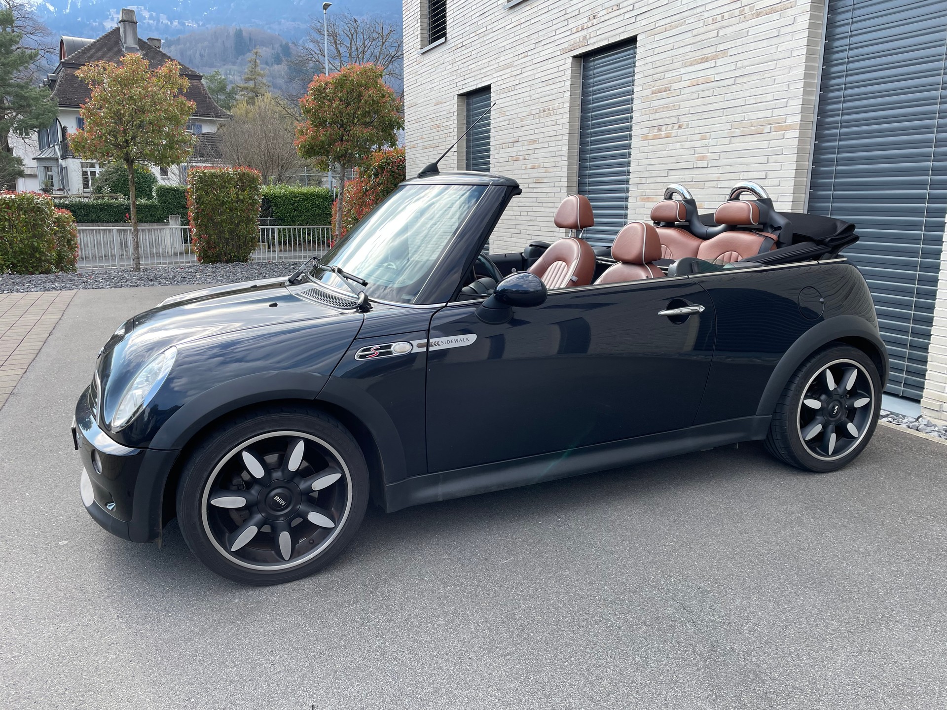 MINI Cooper S Cabriolet-image-2