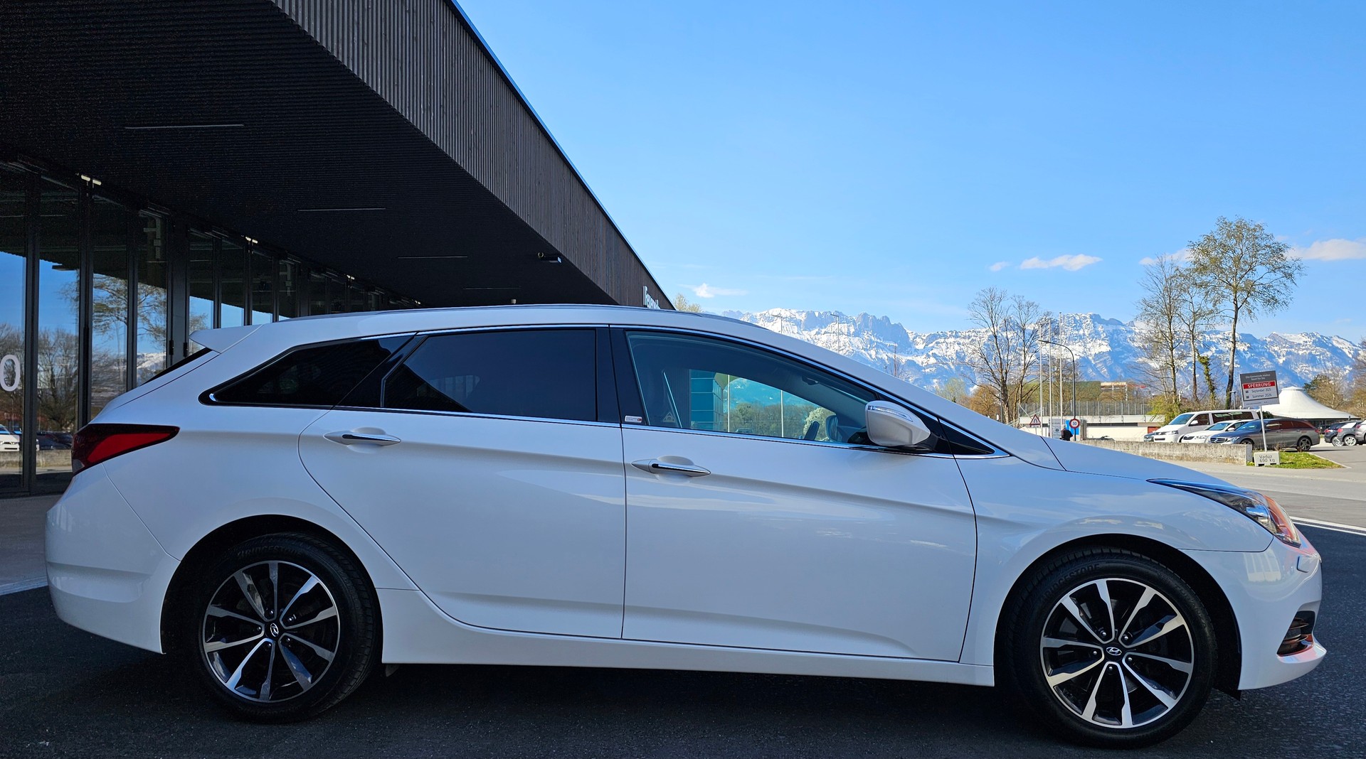 HYUNDAI i40 Wagon 1.7 CRDI Amplia Automatic-image-4