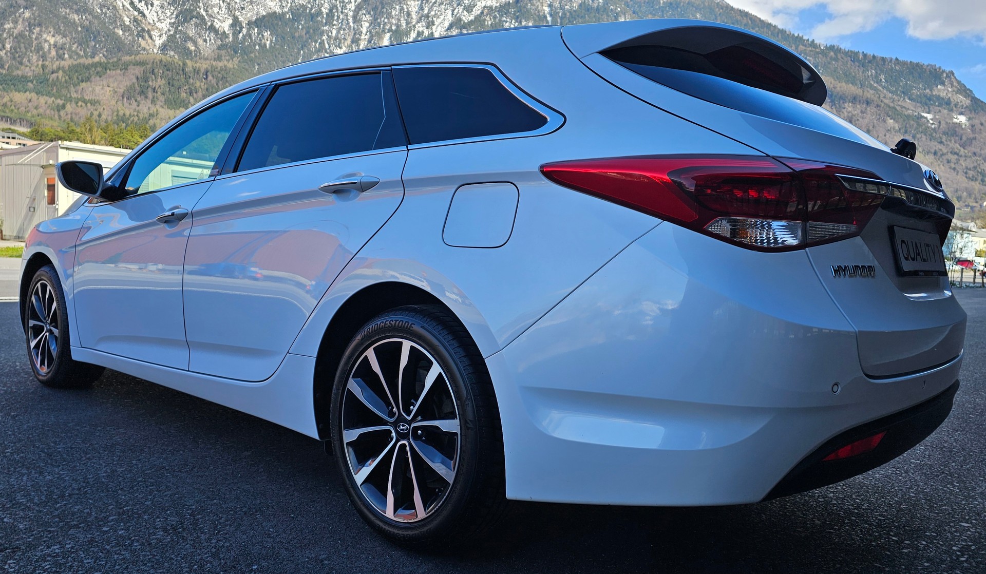 HYUNDAI i40 Wagon 1.7 CRDI Amplia Automatic-image-2