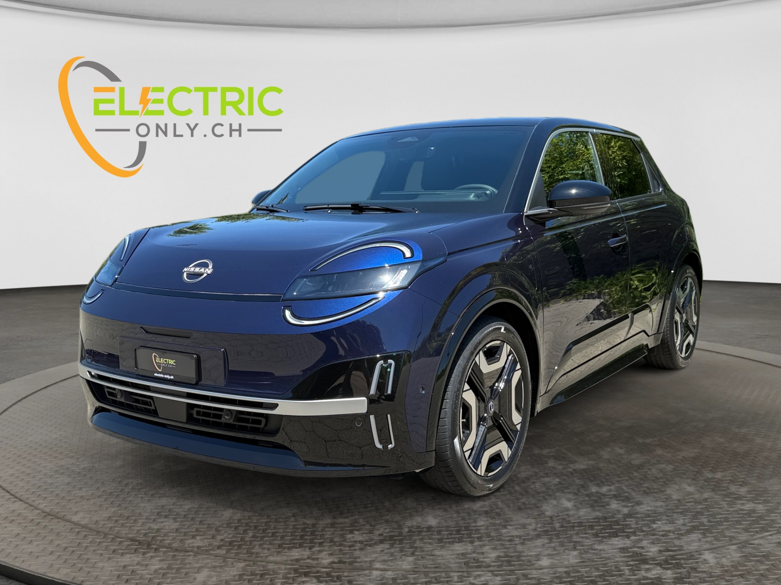 NISSAN Micra 52kWh Evolve, blau mit schwarzem Dach