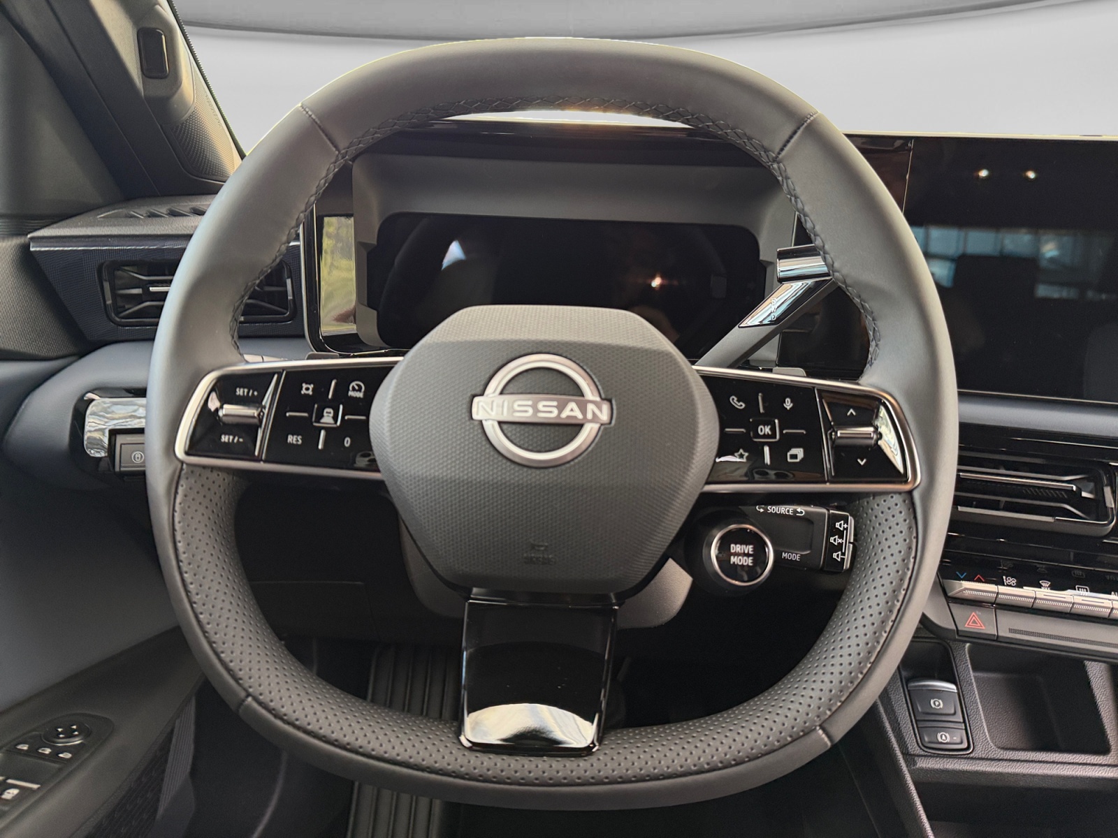 NISSAN Micra 52kWh Evolve, blau mit schwarzem Dach-image-12
