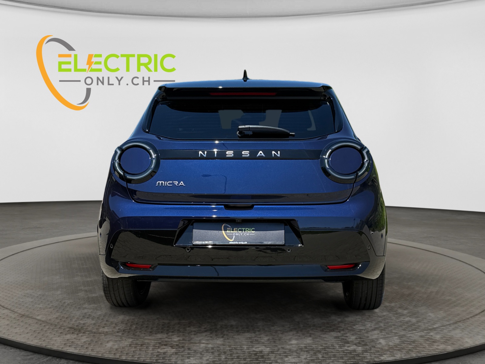 NISSAN Micra 52kWh Evolve, blau mit schwarzem Dach-showroom-element-3